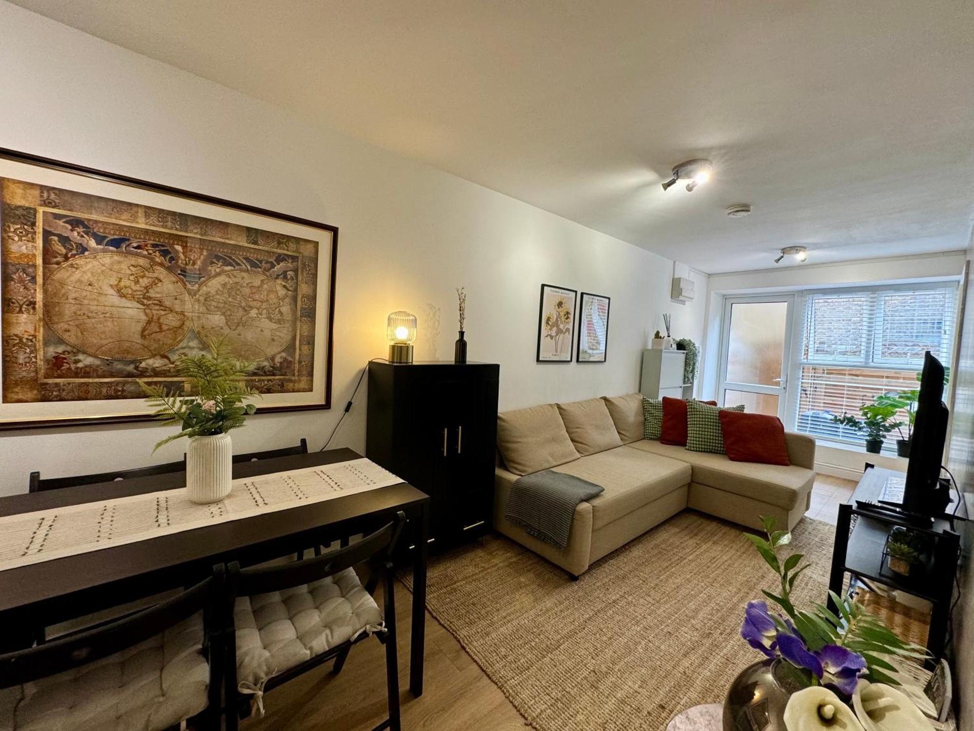 Apartment 2br L 2ba With Patio-sleep 6 London