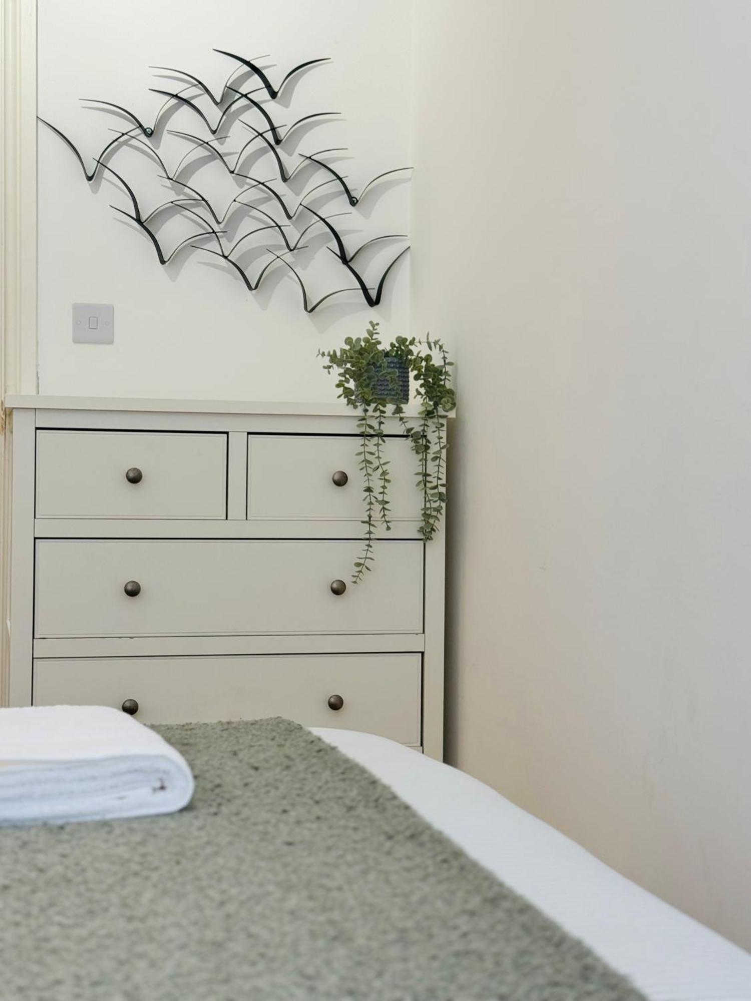 2br L 2ba With Patio-sleep 6 *