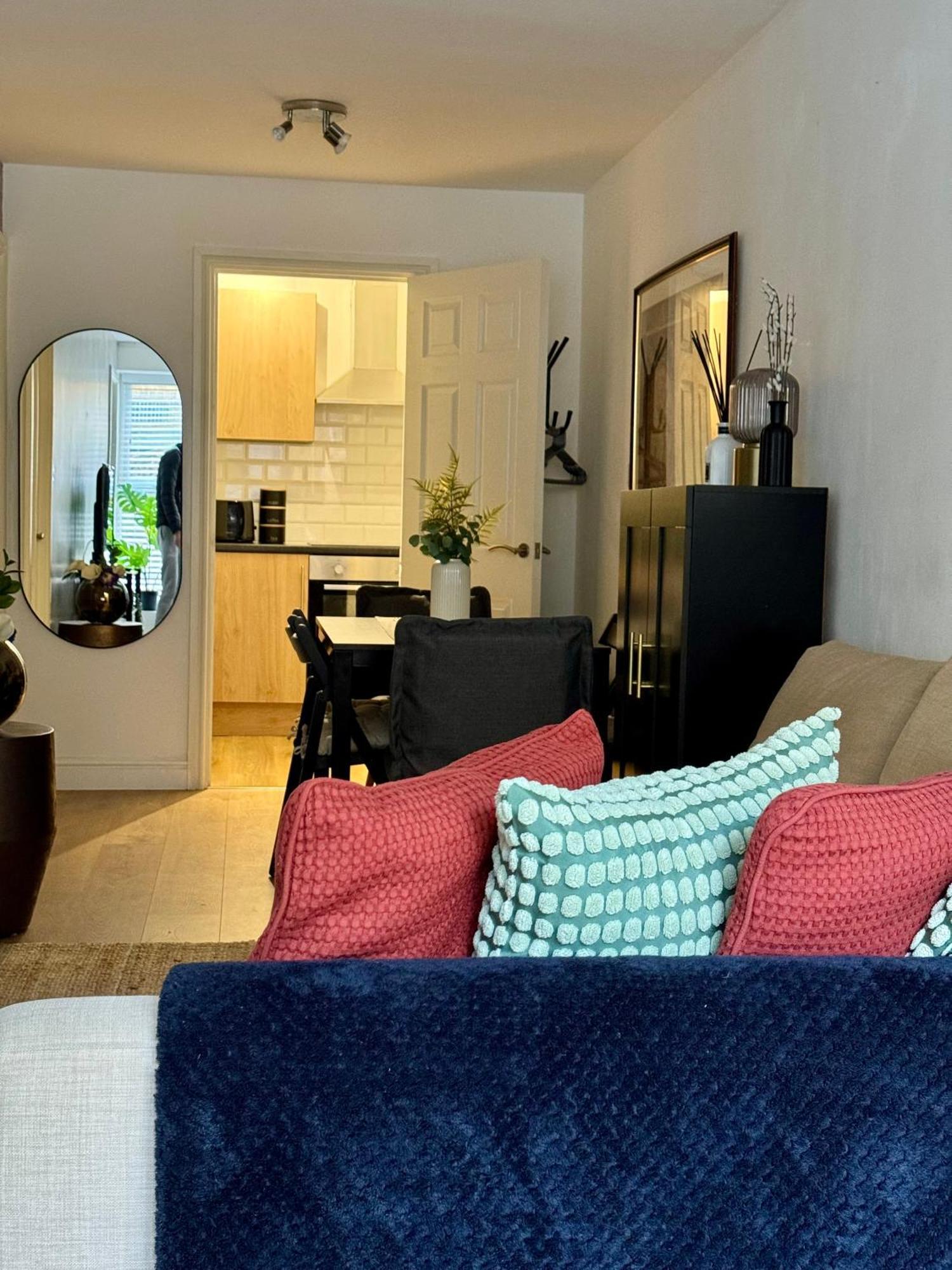Apartment 2br L 2ba With Patio-sleep 6 London