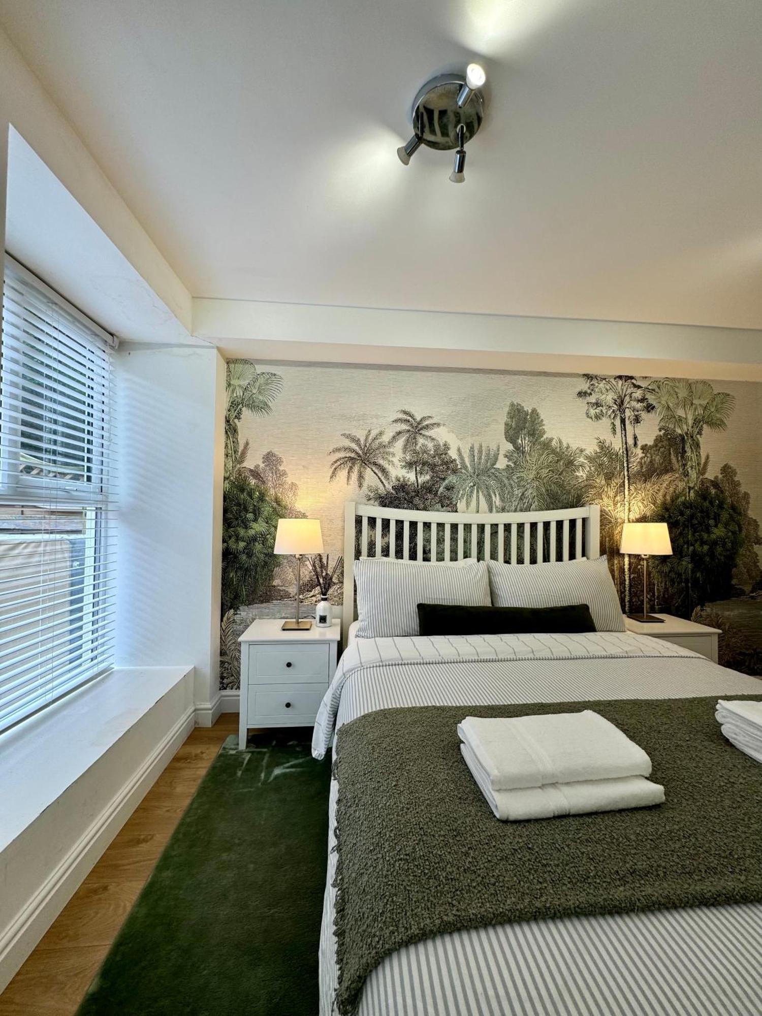 Apartment 2br L 2ba With Patio-sleep 6 *