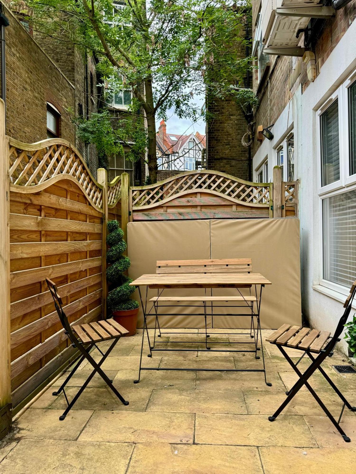 2br L 2ba With Patio-sleep 6 London