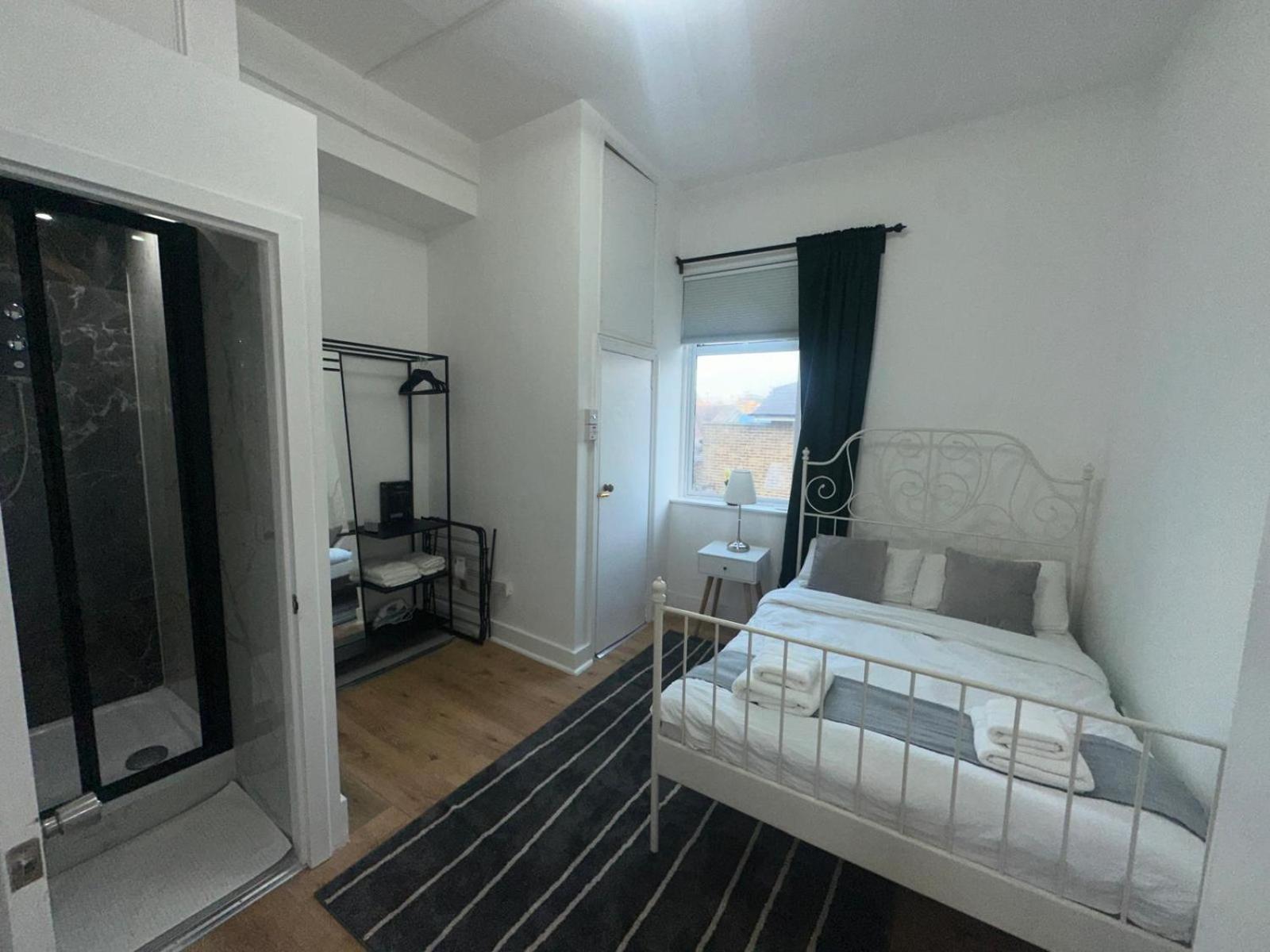First Floor One Bed In West *