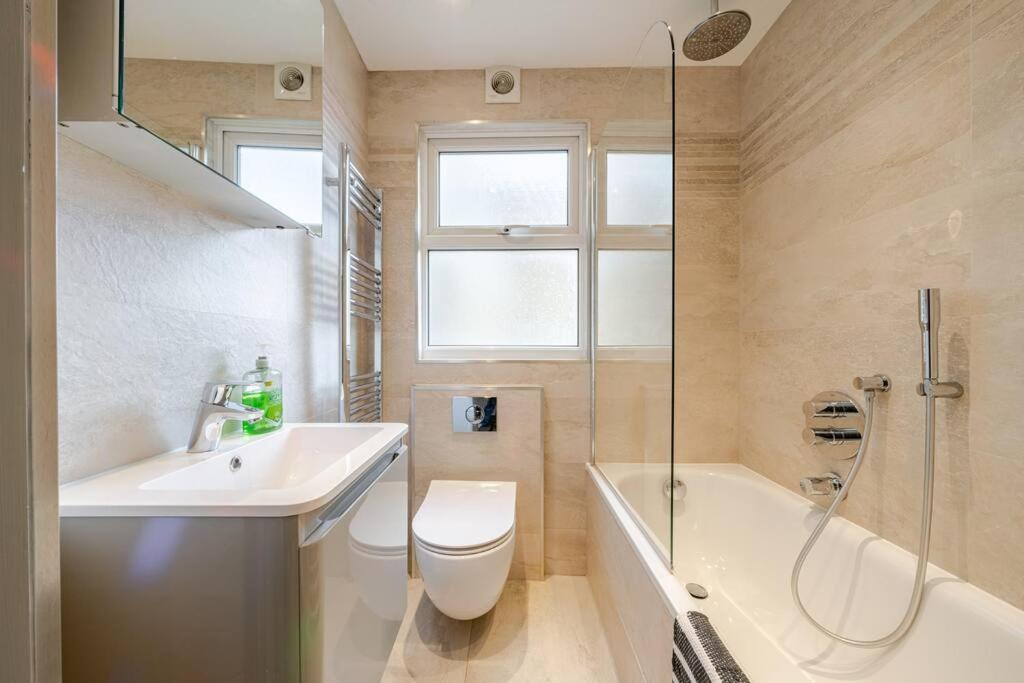 Luxurious & Modern 2 Bedroom Notting Hill Townhouse Appartement Londen