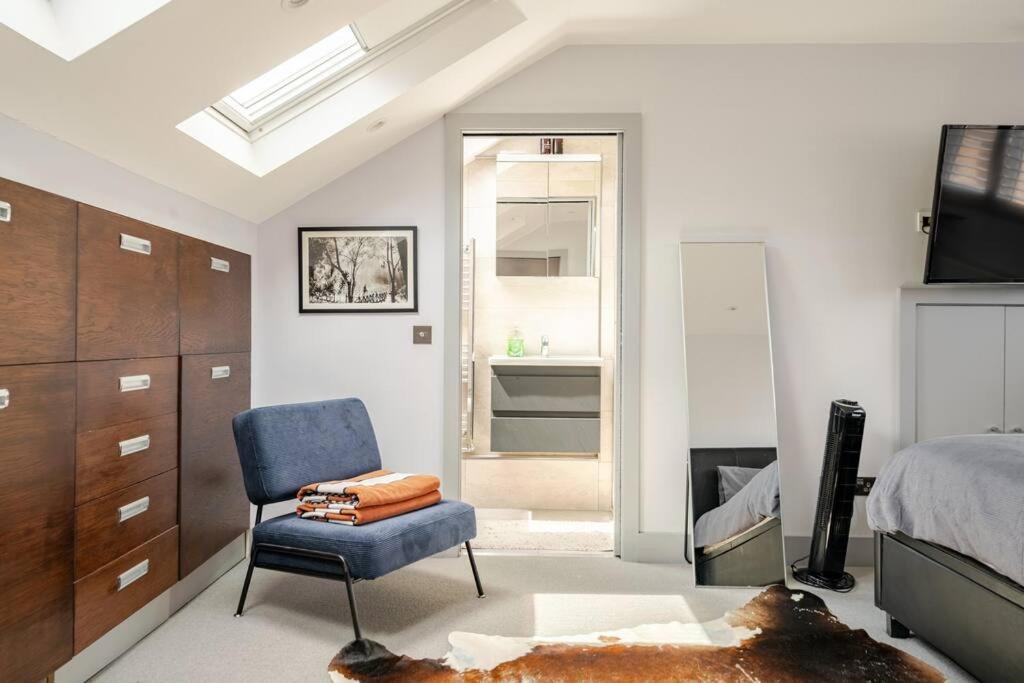 Luxurious & Modern 2 Bedroom Notting Hill Townhouse * Londen