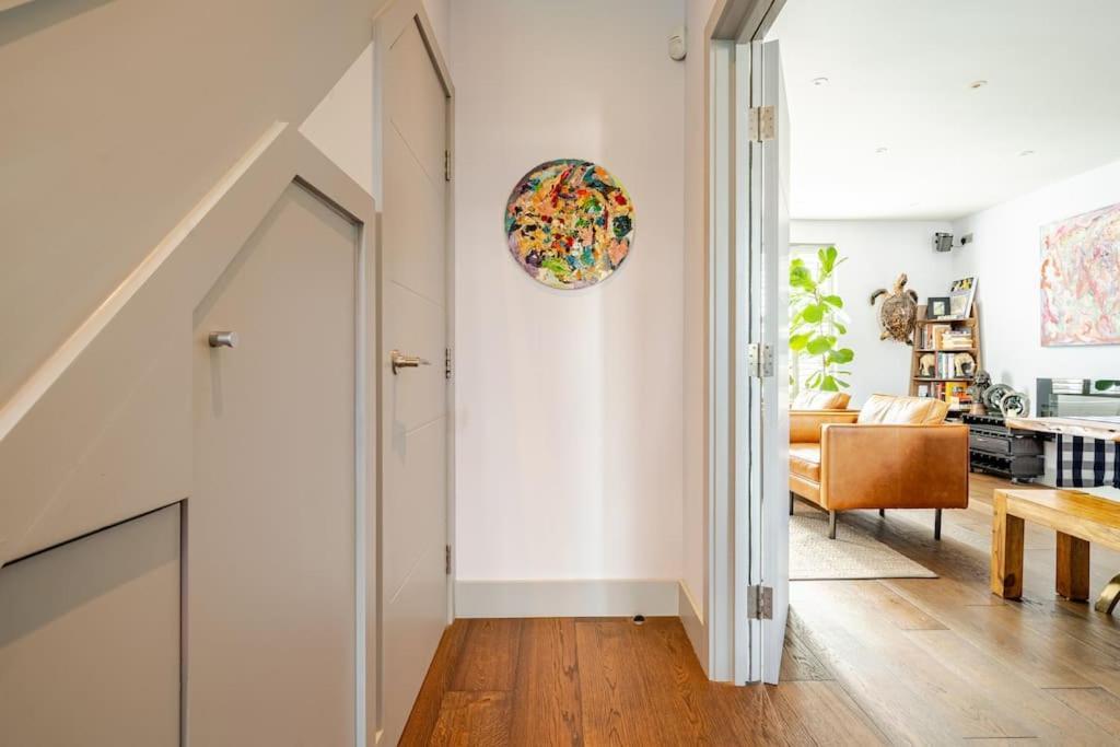 Luxurious & Modern 2 Bedroom Notting Hill Townhouse Appartement