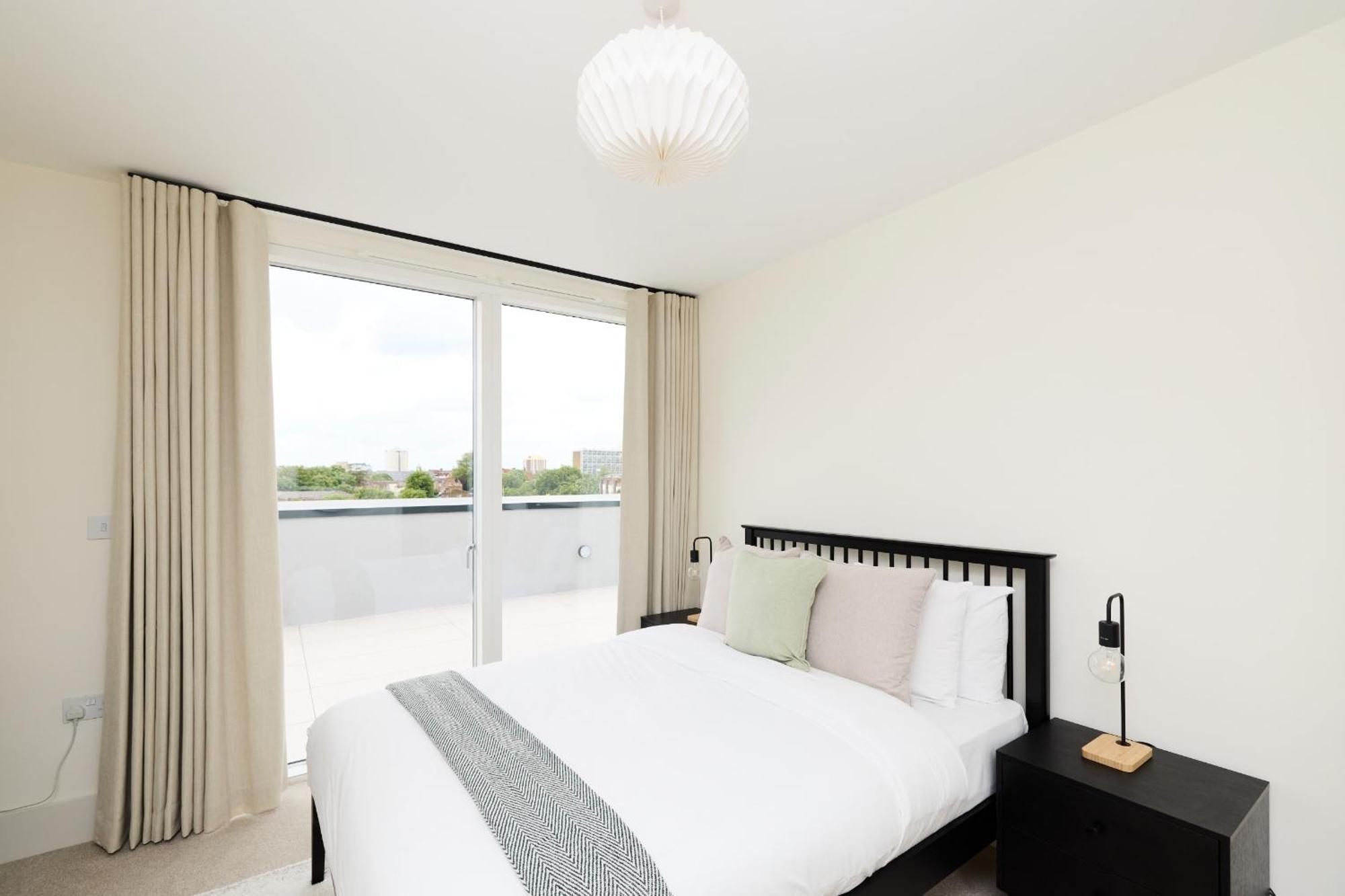 The East Mile Quarters - Gorgeous 3bdr Flat With Balcony Appartement
