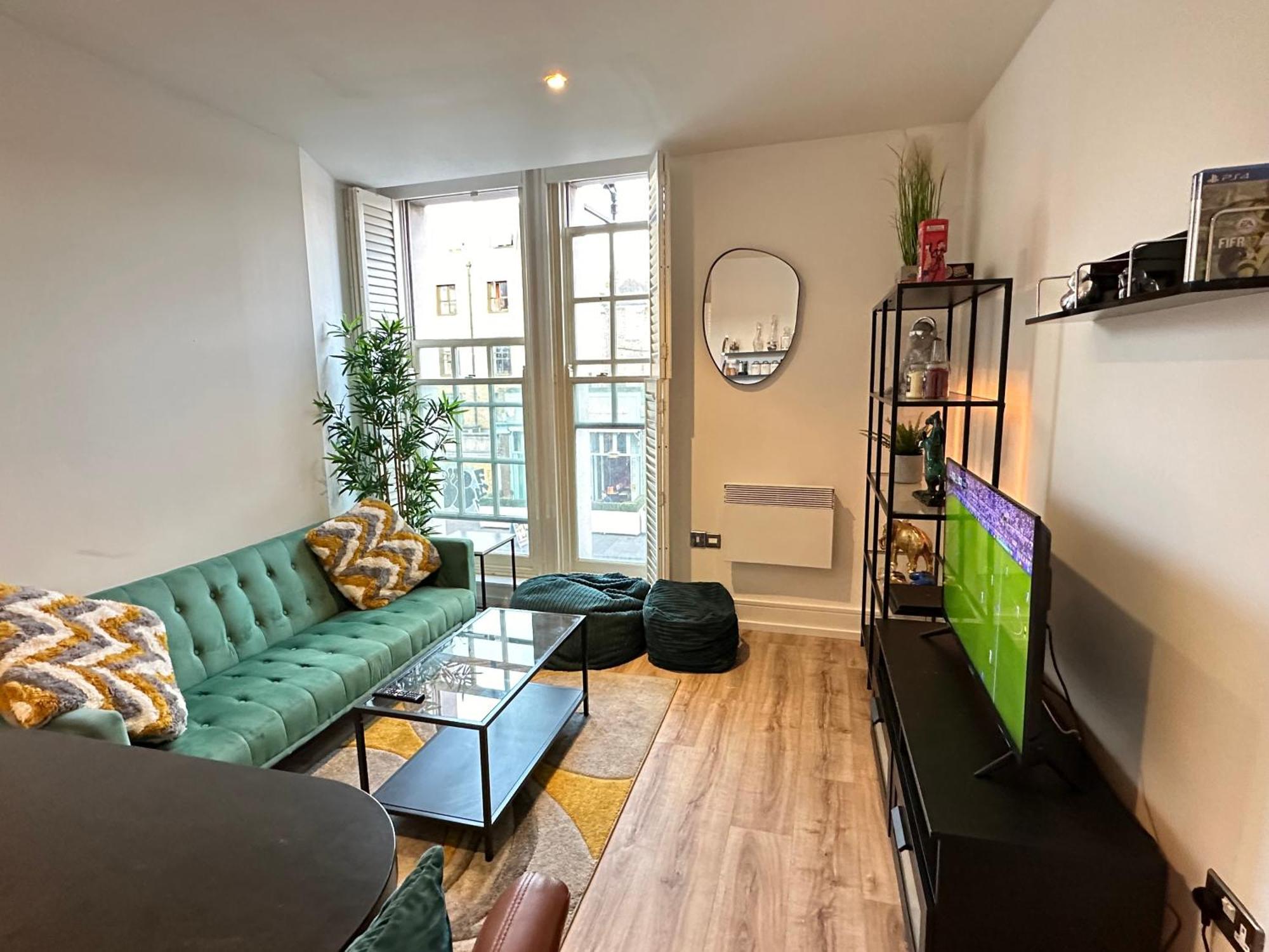 Leilighet Cosy High Street 30 Seconds From Station