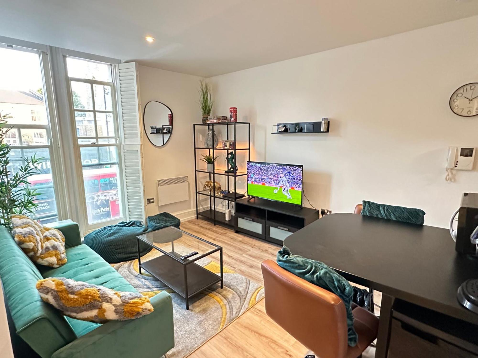 Cosy High Street 30 Seconds From Station Leilighet *