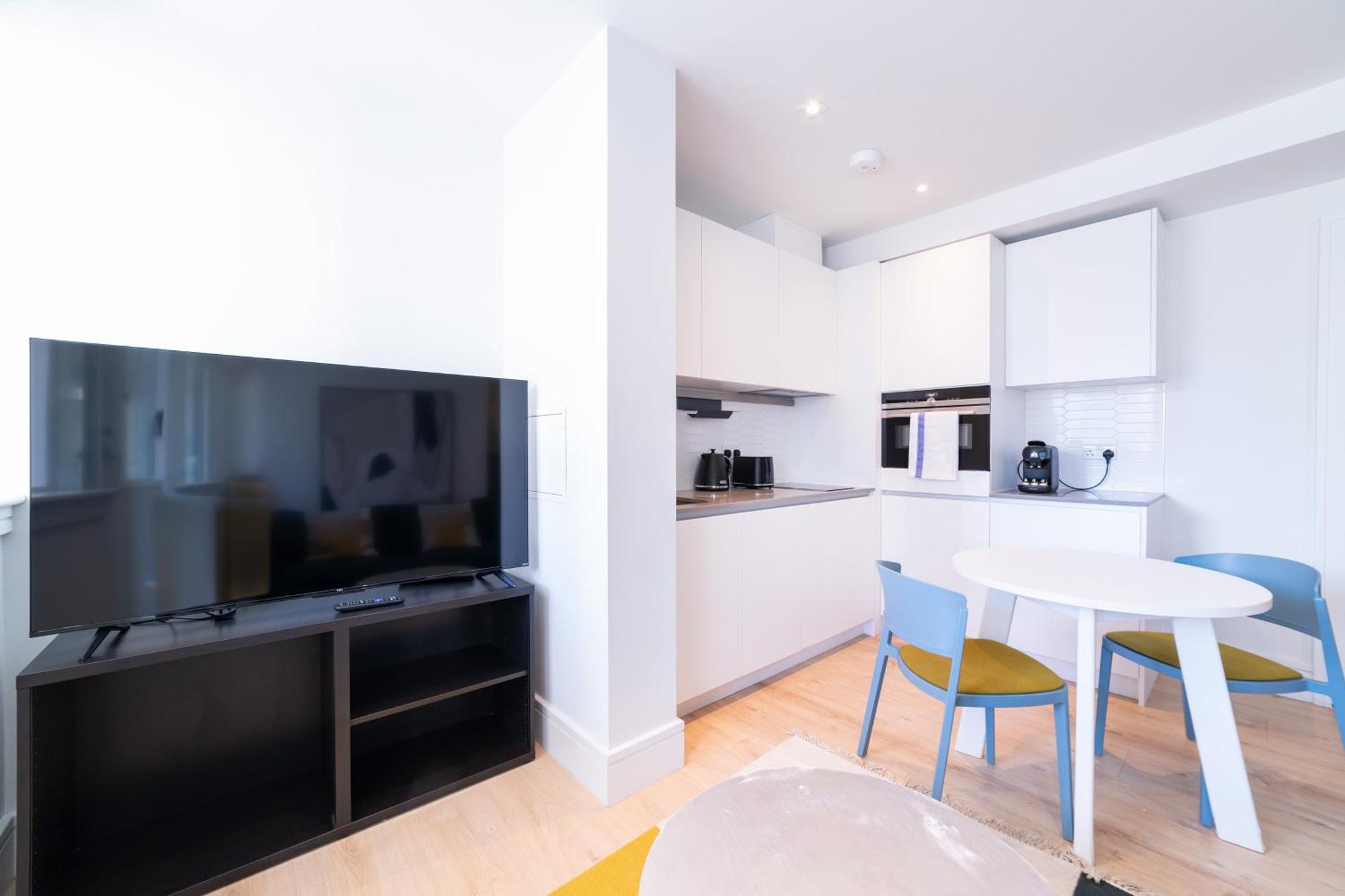 Stylish Retreats On Olympic Way Appartement Londen