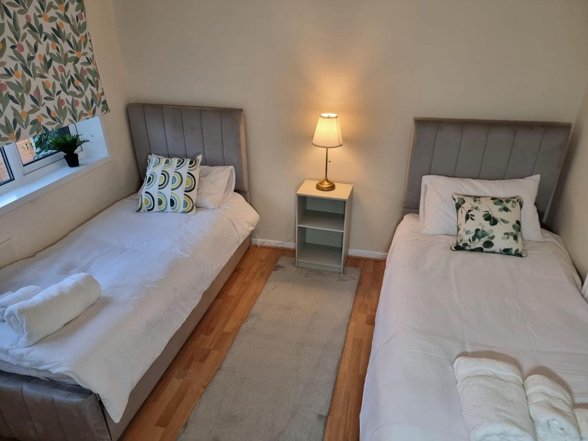 Holiday home Heathrow Airport House