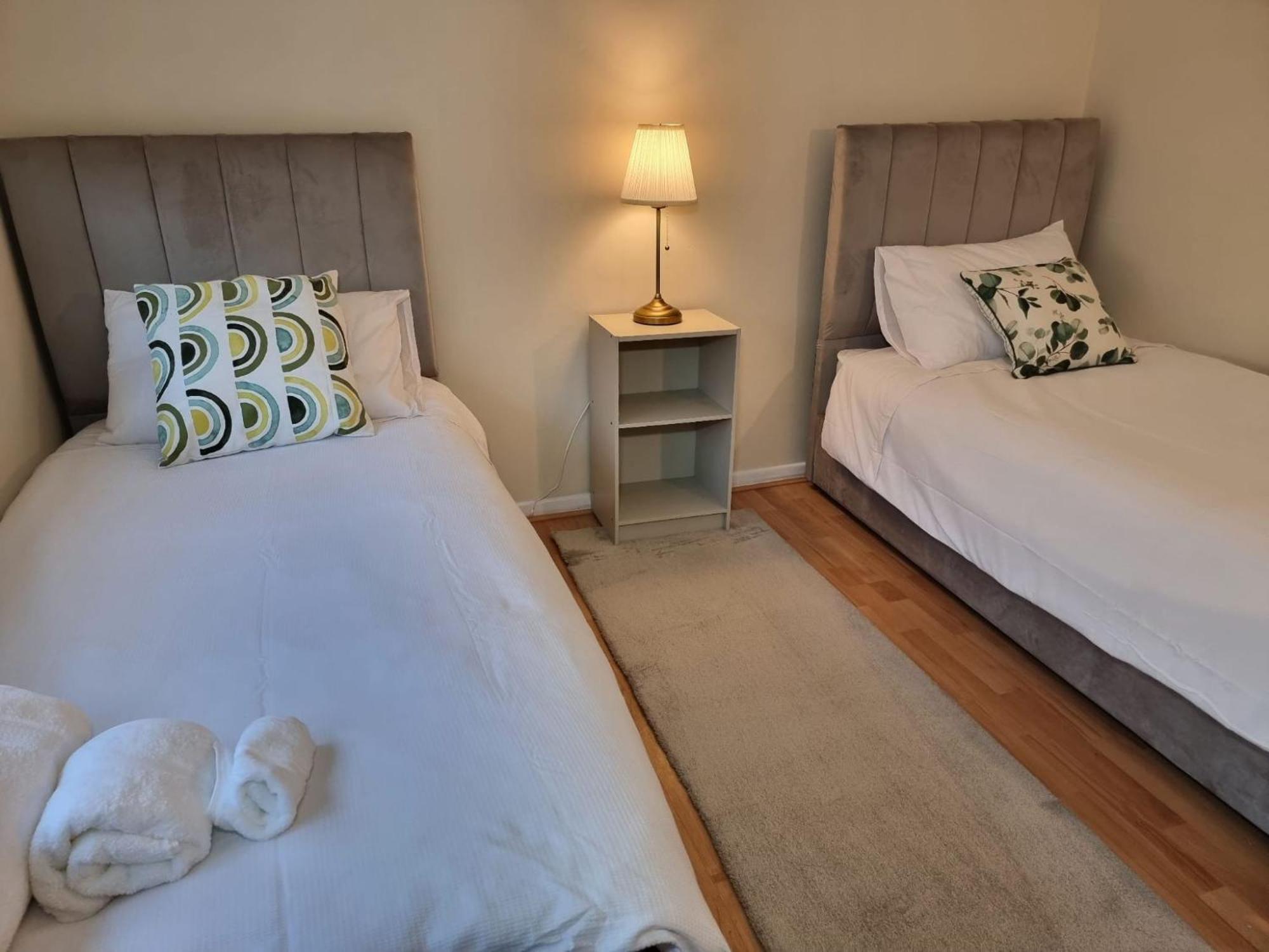 Holiday home Heathrow Airport House