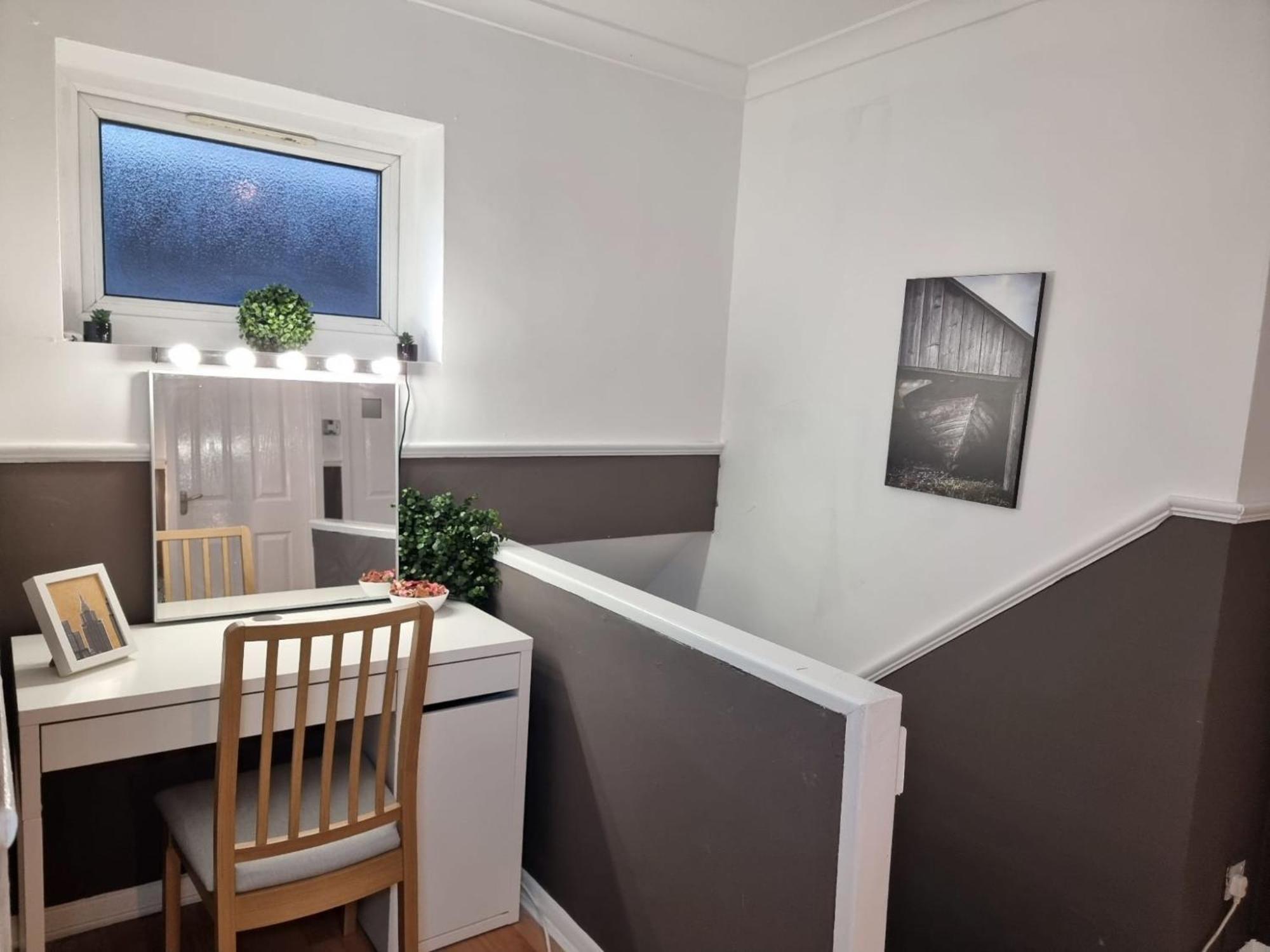 Holiday home Heathrow Airport House *