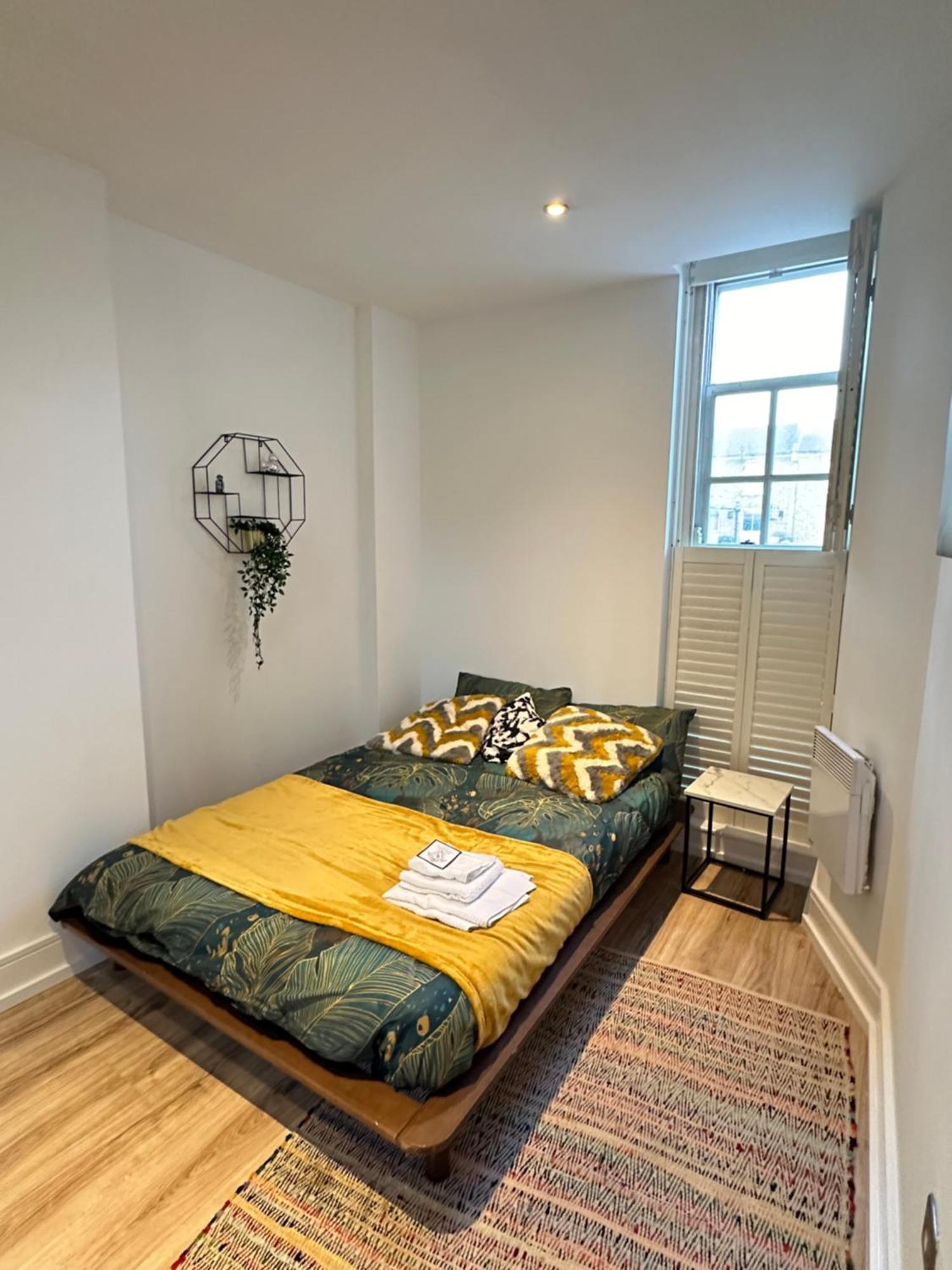 Cosy High Street 30 Seconds From Station Leilighet London