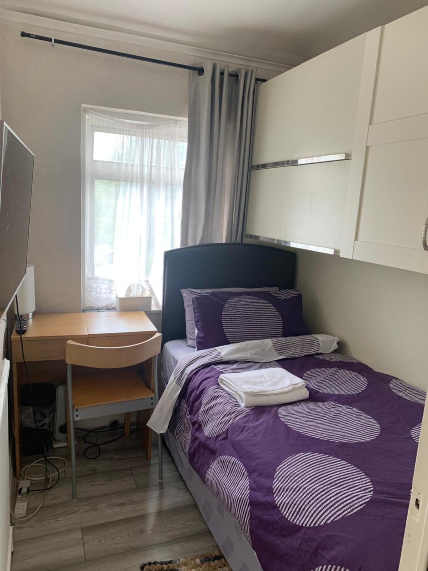 Small Single Boxroom Ovo Wembley Stadium Accommodatie bij particulieren *