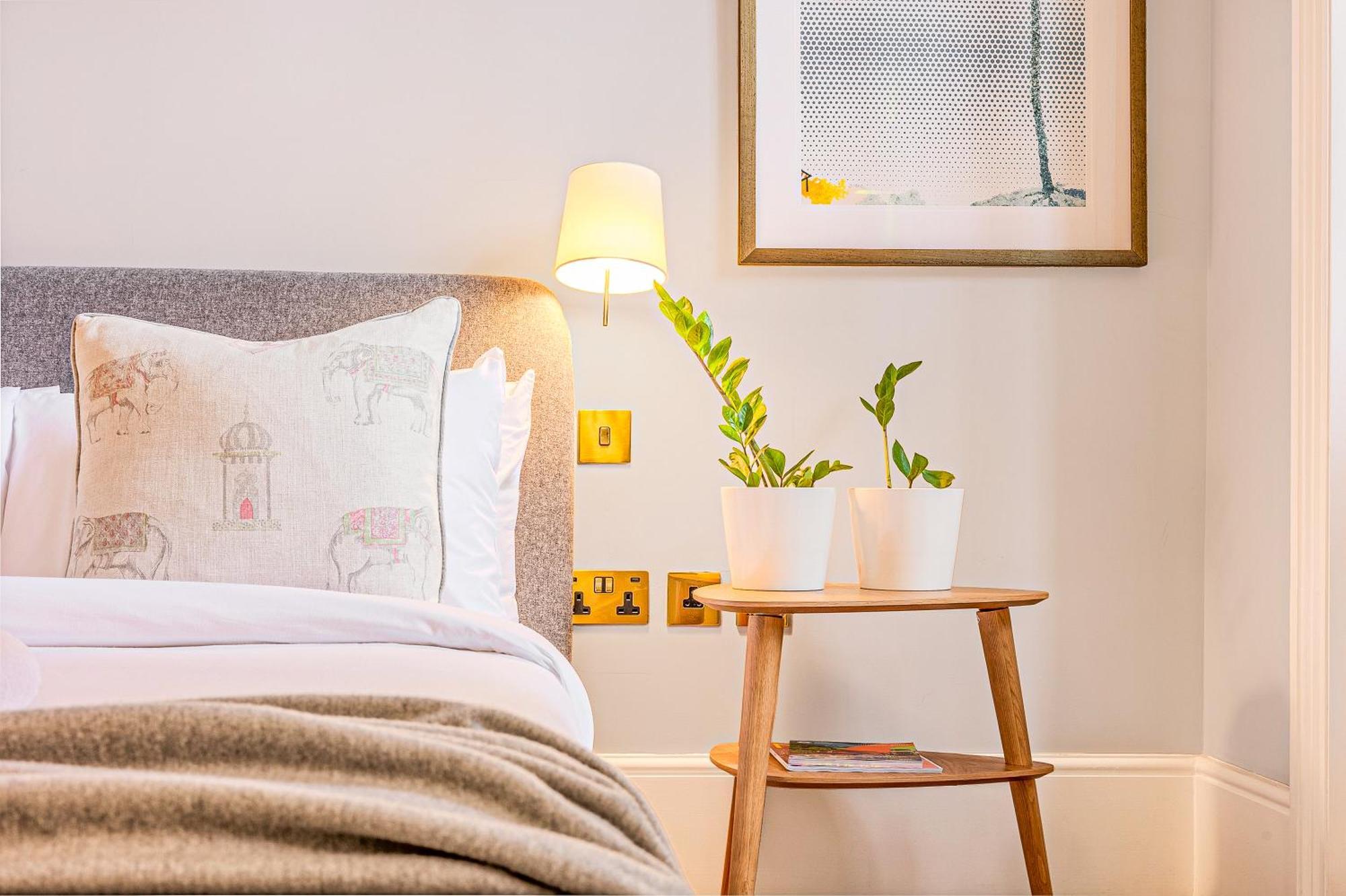 Immense Studio, Prime Location Belgravia, Chelsea Apartment