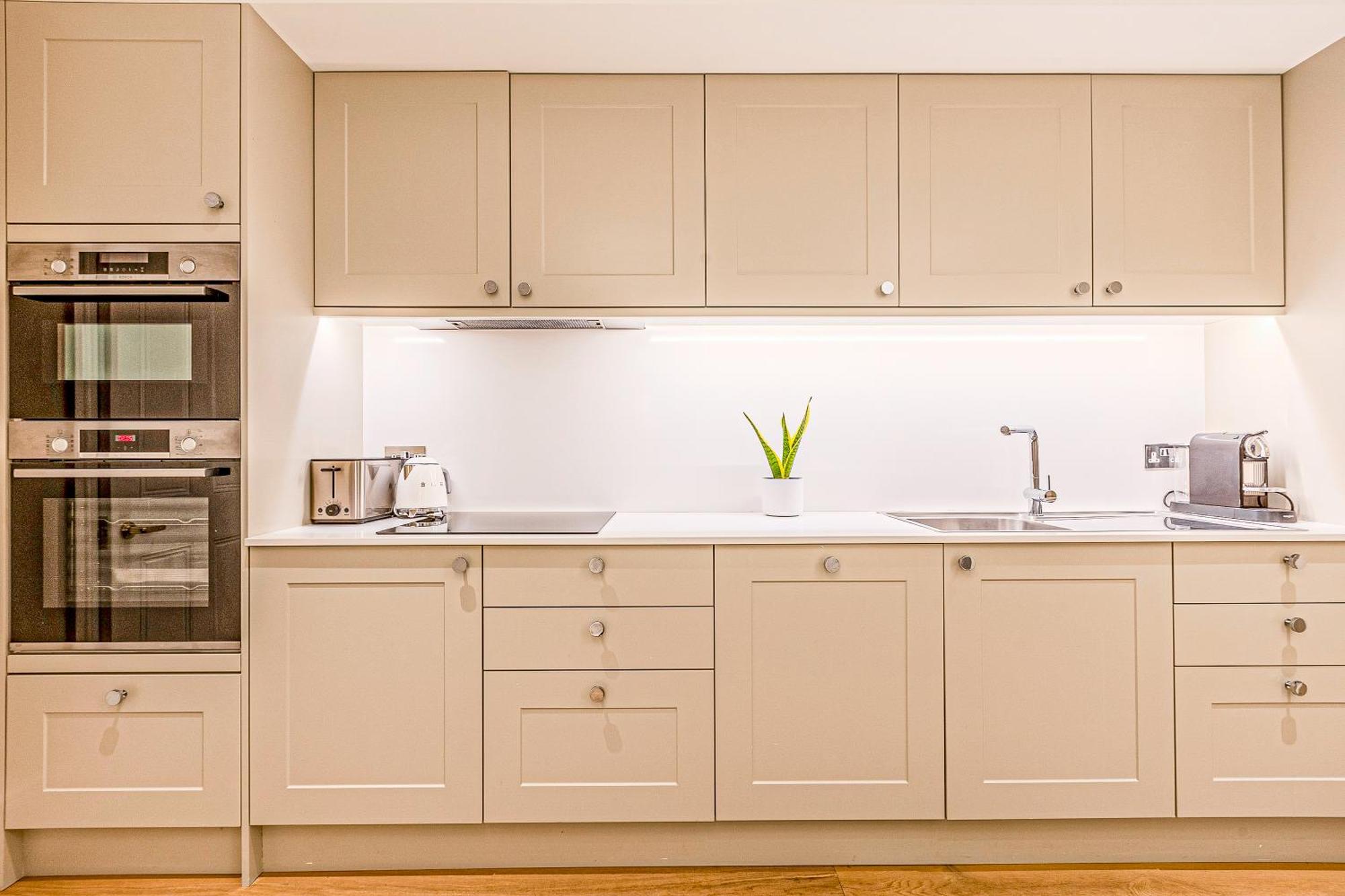 Immense Studio, Prime Location Belgravia, Chelsea Apartment *