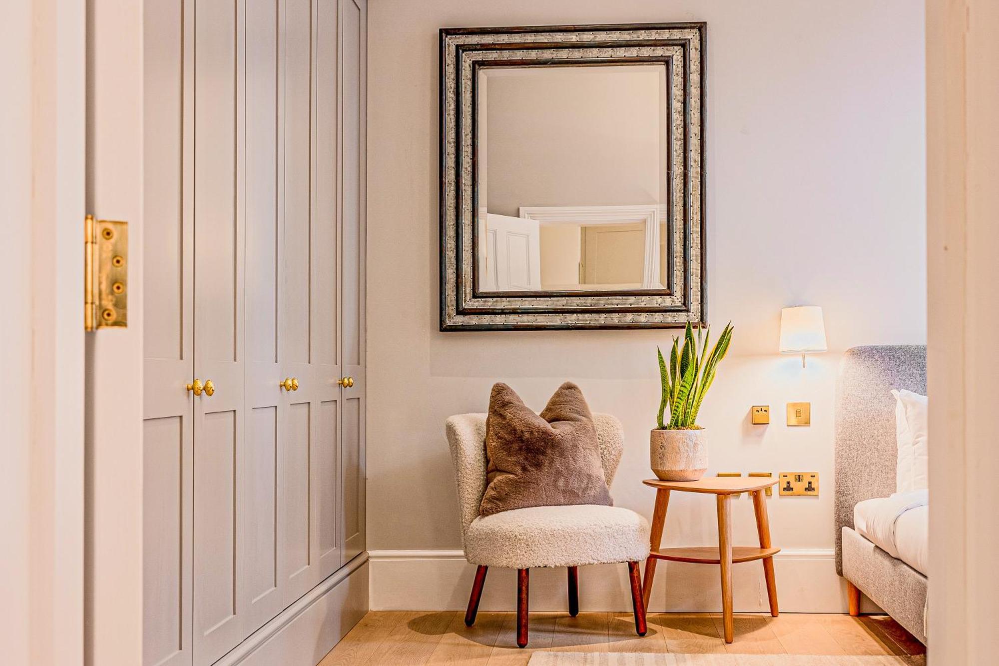 Immense Studio, Prime Location Belgravia, Chelsea Apartment London