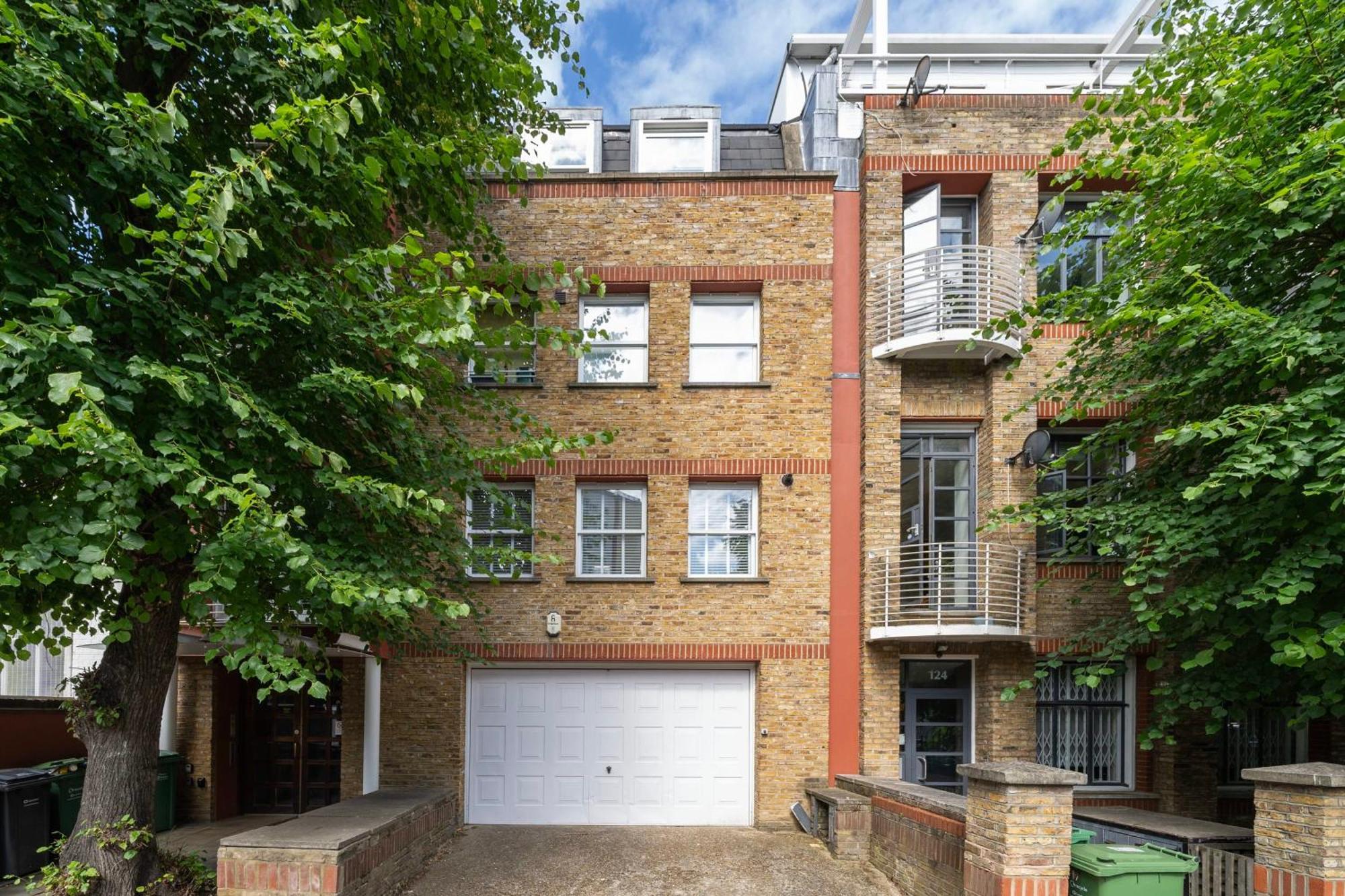 Charming 3br Flat In *