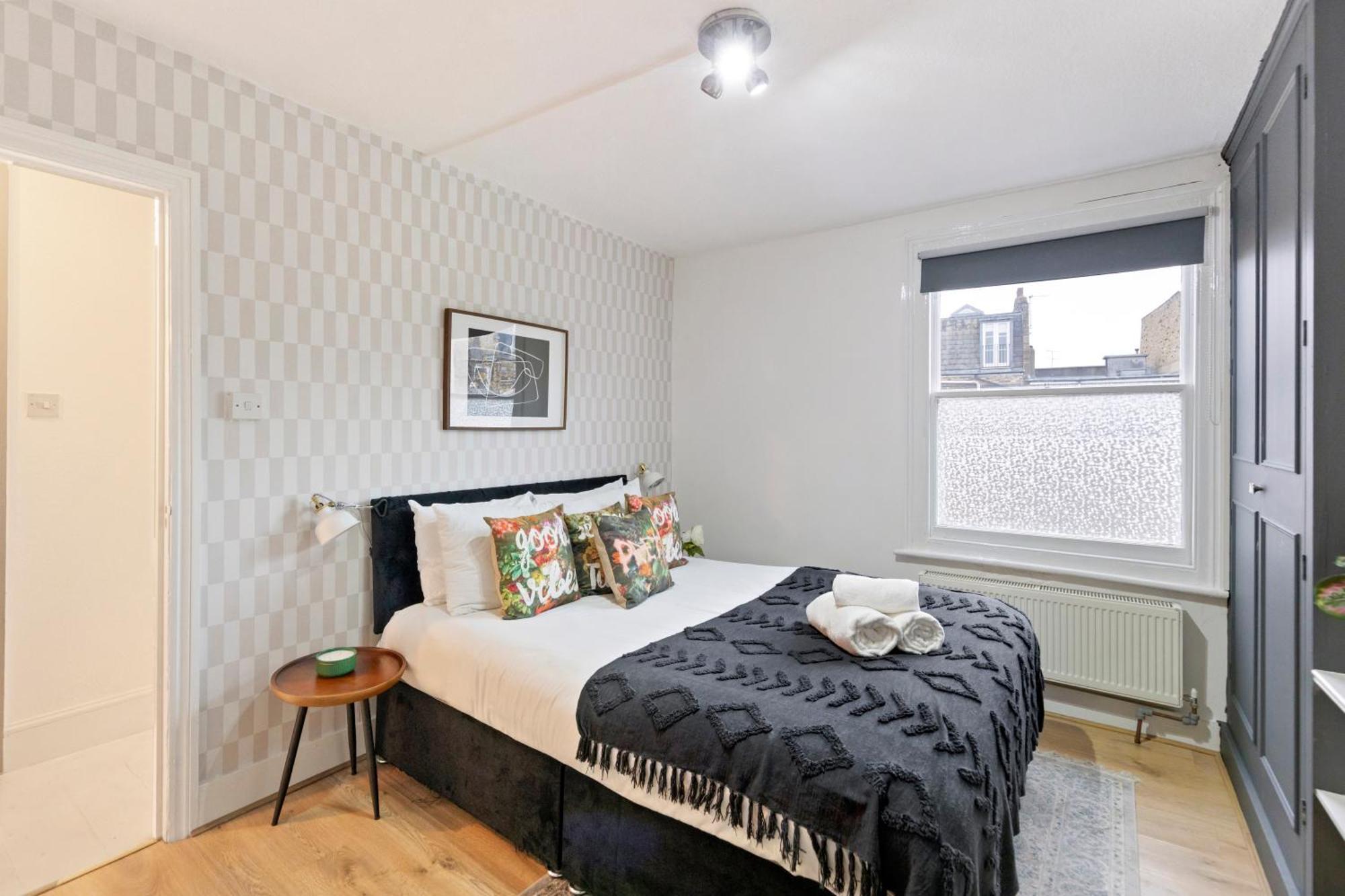 Apartment Bright & Airy Rooftop In *