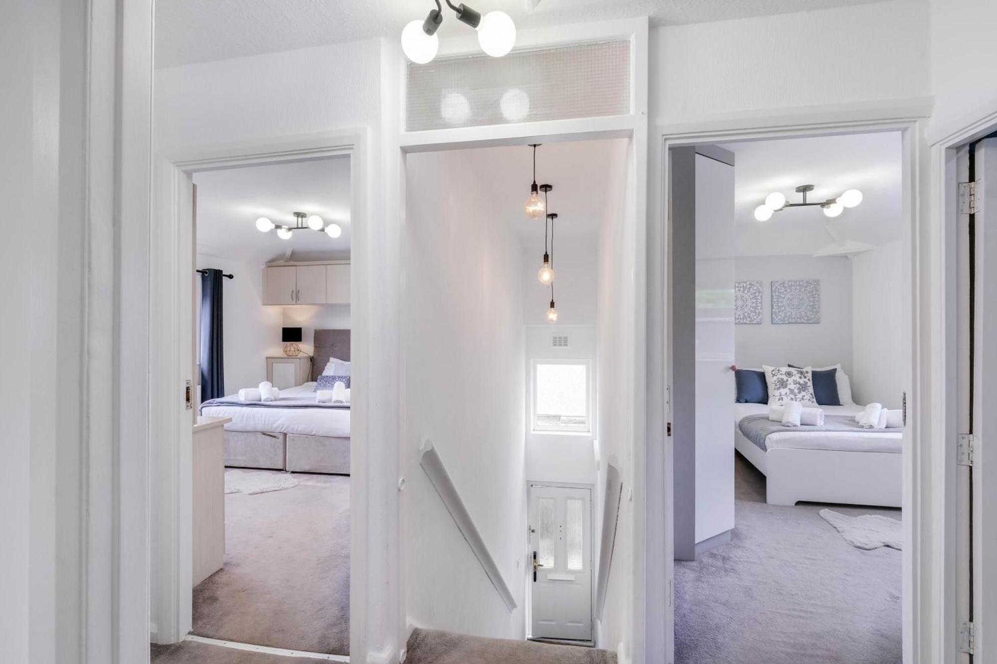 Hanwell 2 Bedroom Maisonette By 360stays Apartment London