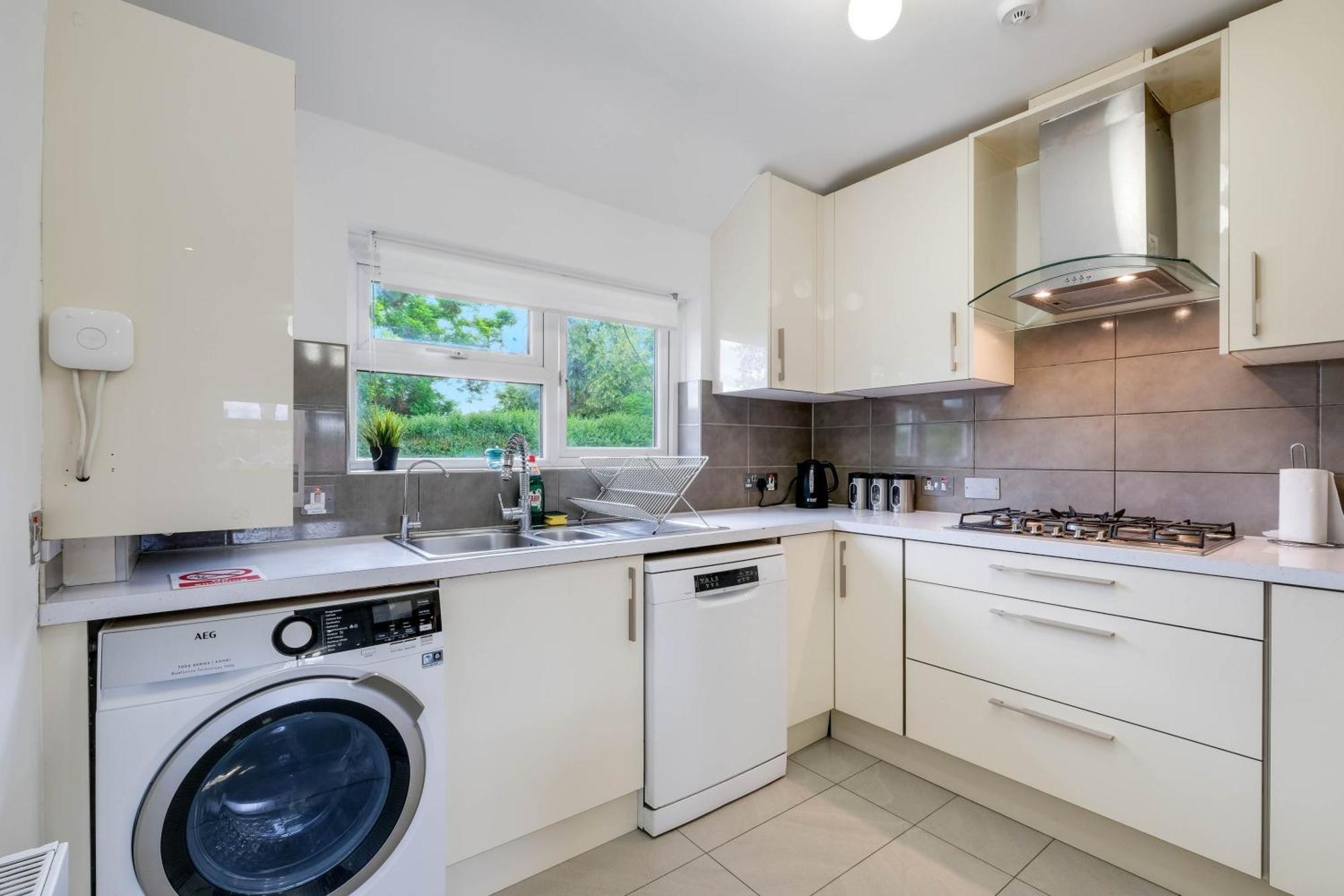 Apartment Hanwell 2 Bedroom Maisonette By 360stays *