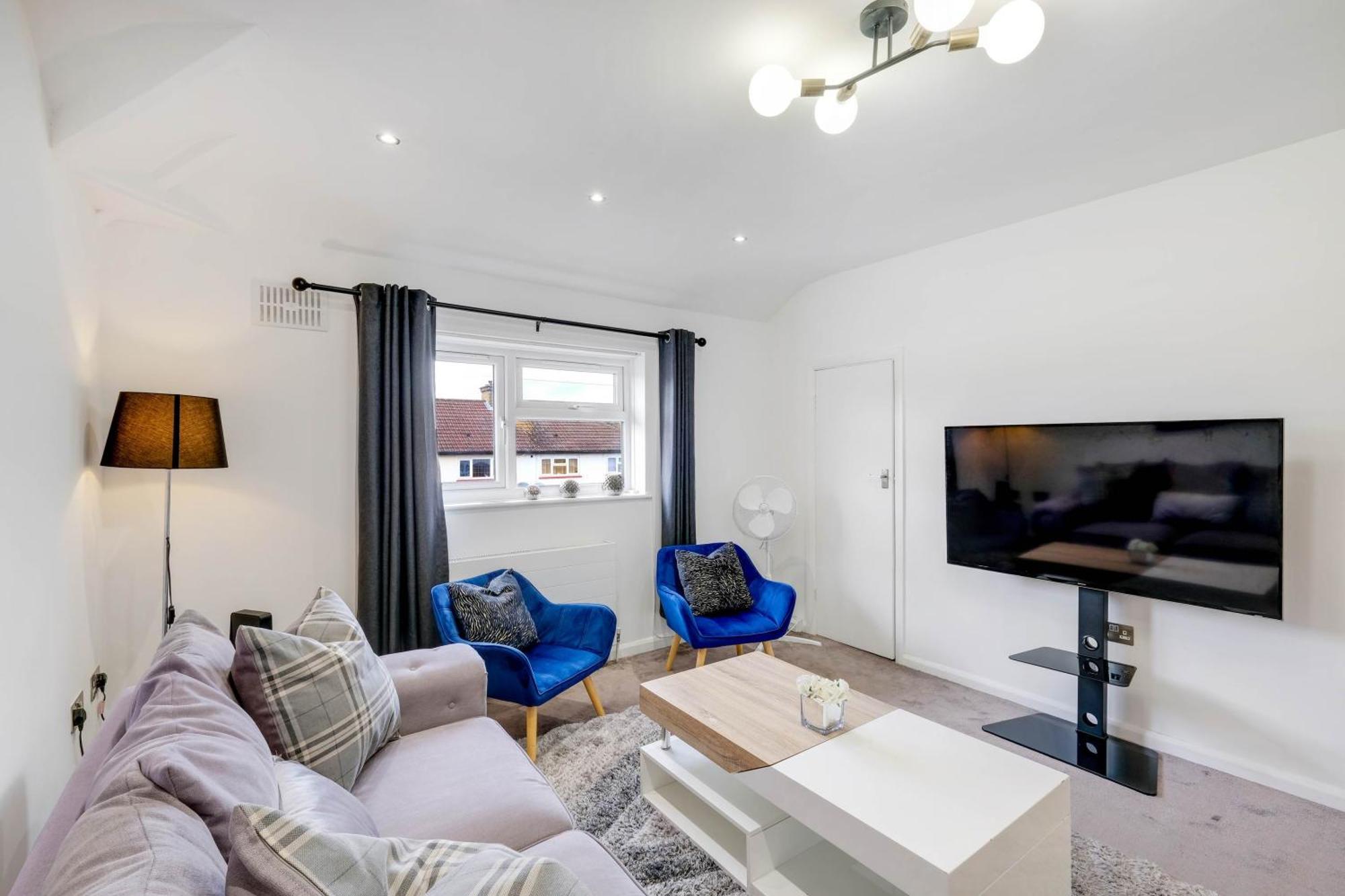 Hanwell 2 Bedroom Maisonette By 360stays Apartment London