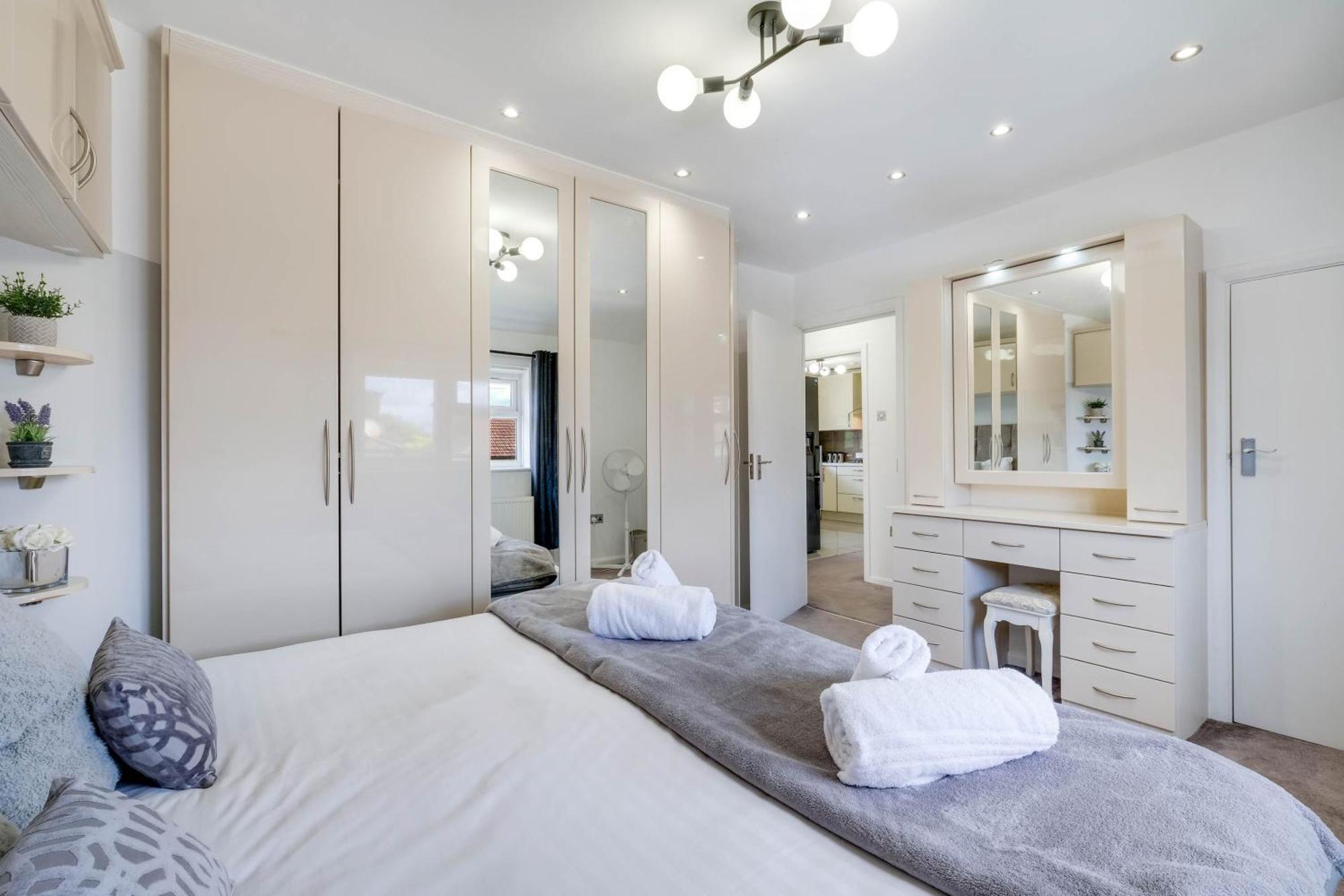 Apartment Hanwell 2 Bedroom Maisonette By 360stays