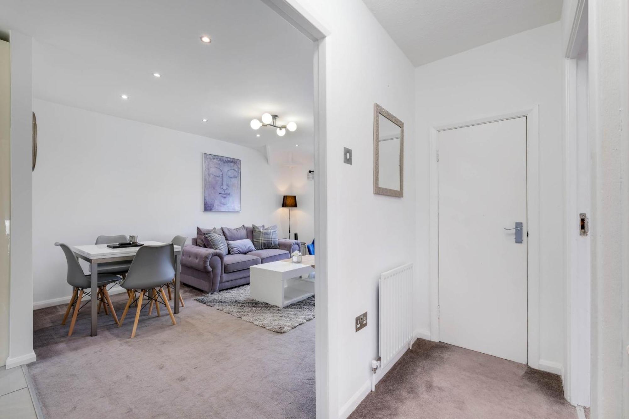Hanwell 2 Bedroom Maisonette By 360stays * London
