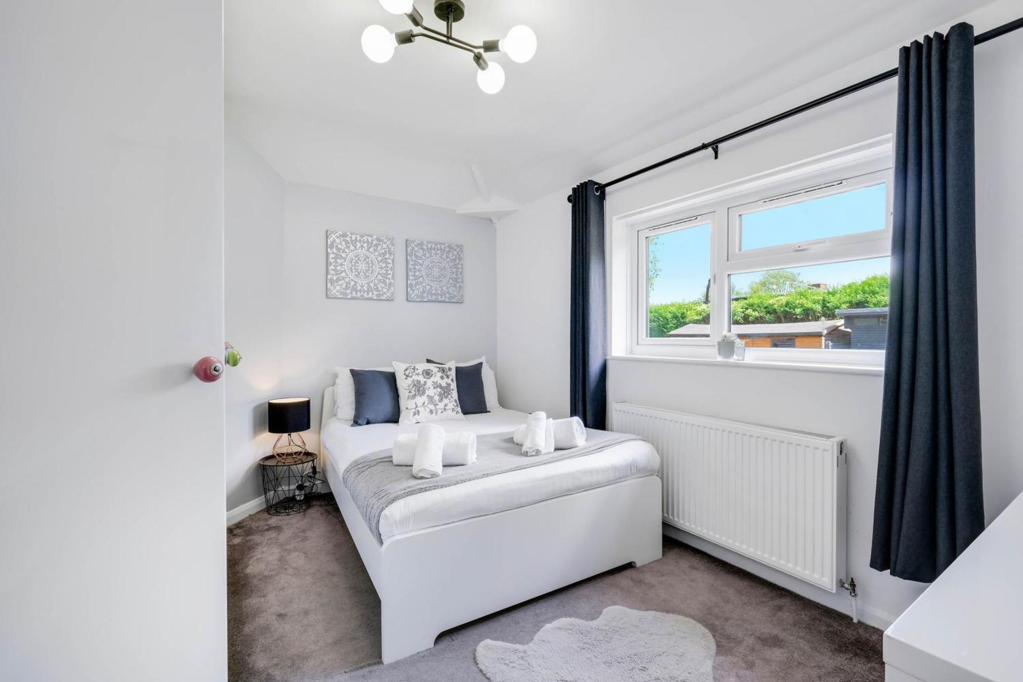 Hanwell 2 Bedroom Maisonette By 360stays Apartment