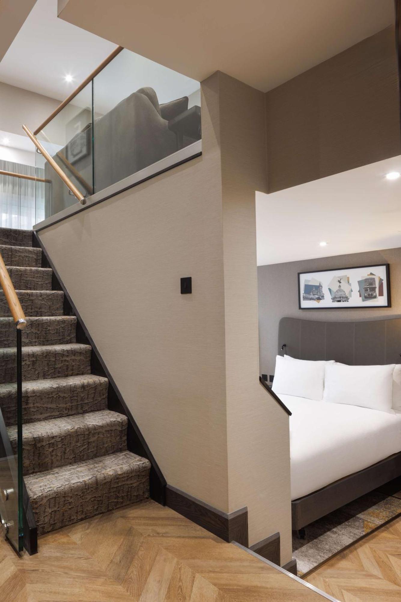 Doubletree By Hilton Victoria Hotel 4*