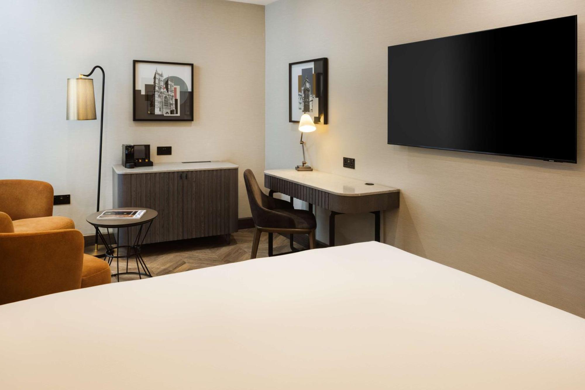Doubletree By Hilton Victoria Hotel 4*