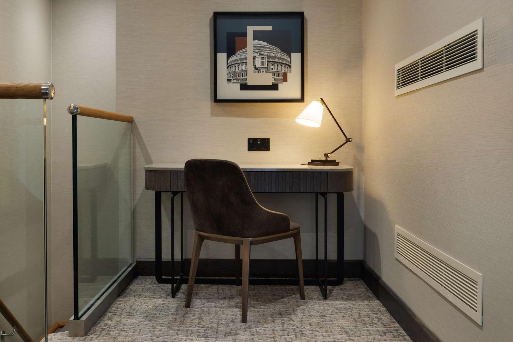 Doubletree By Hilton Victoria 4* London