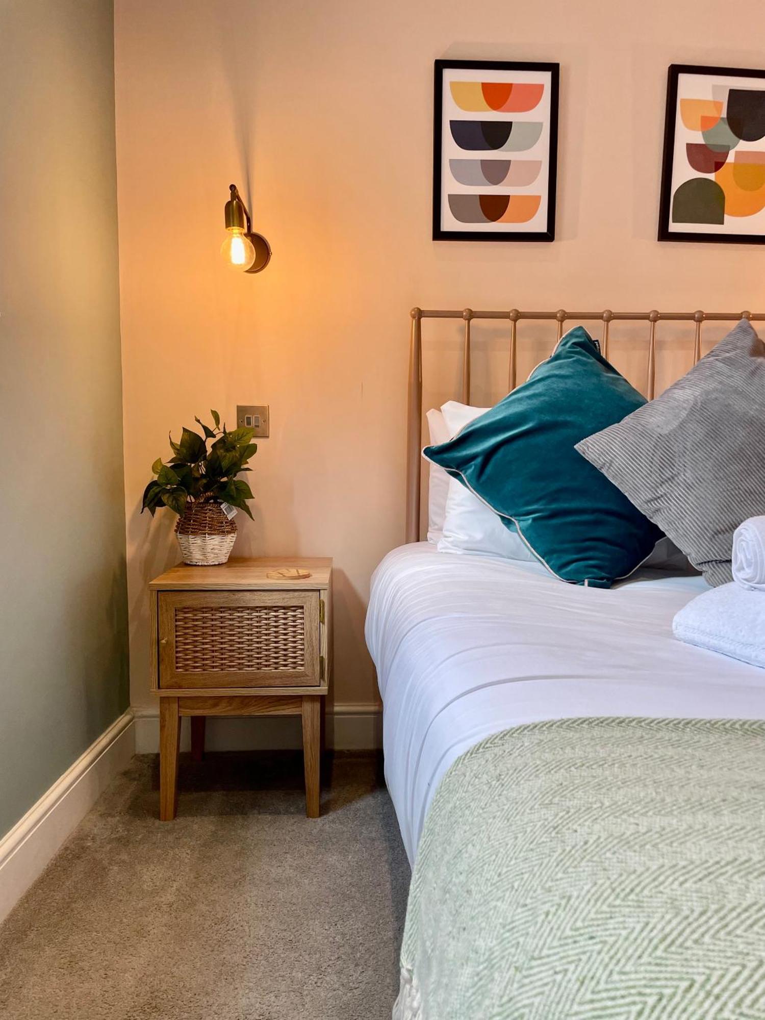 Pillow Menu! 1 Bed Garden Flat Finsbury Park * Londen