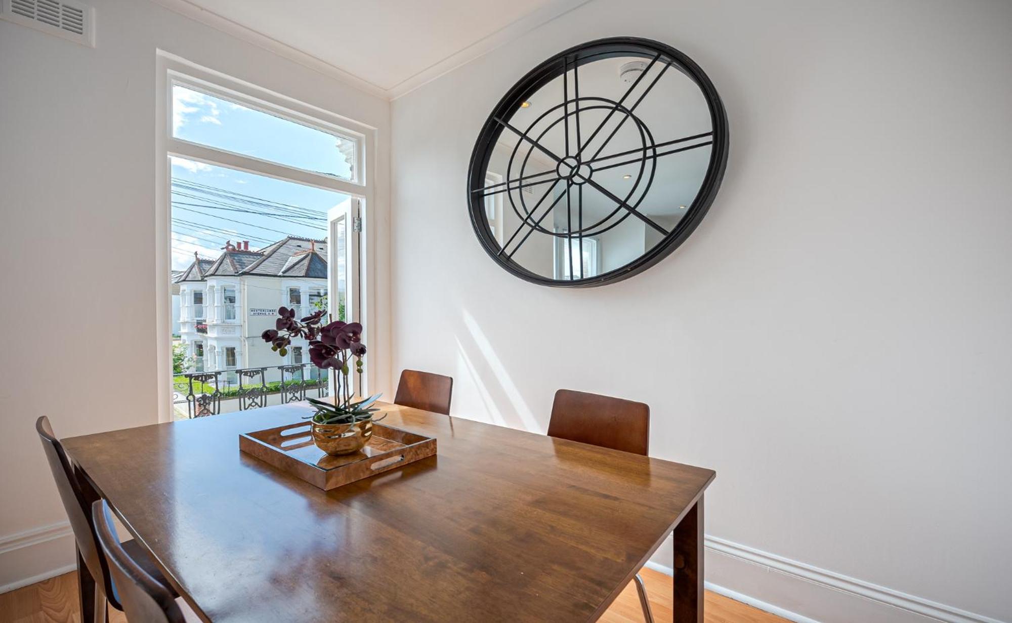Charming 3bedroom In *