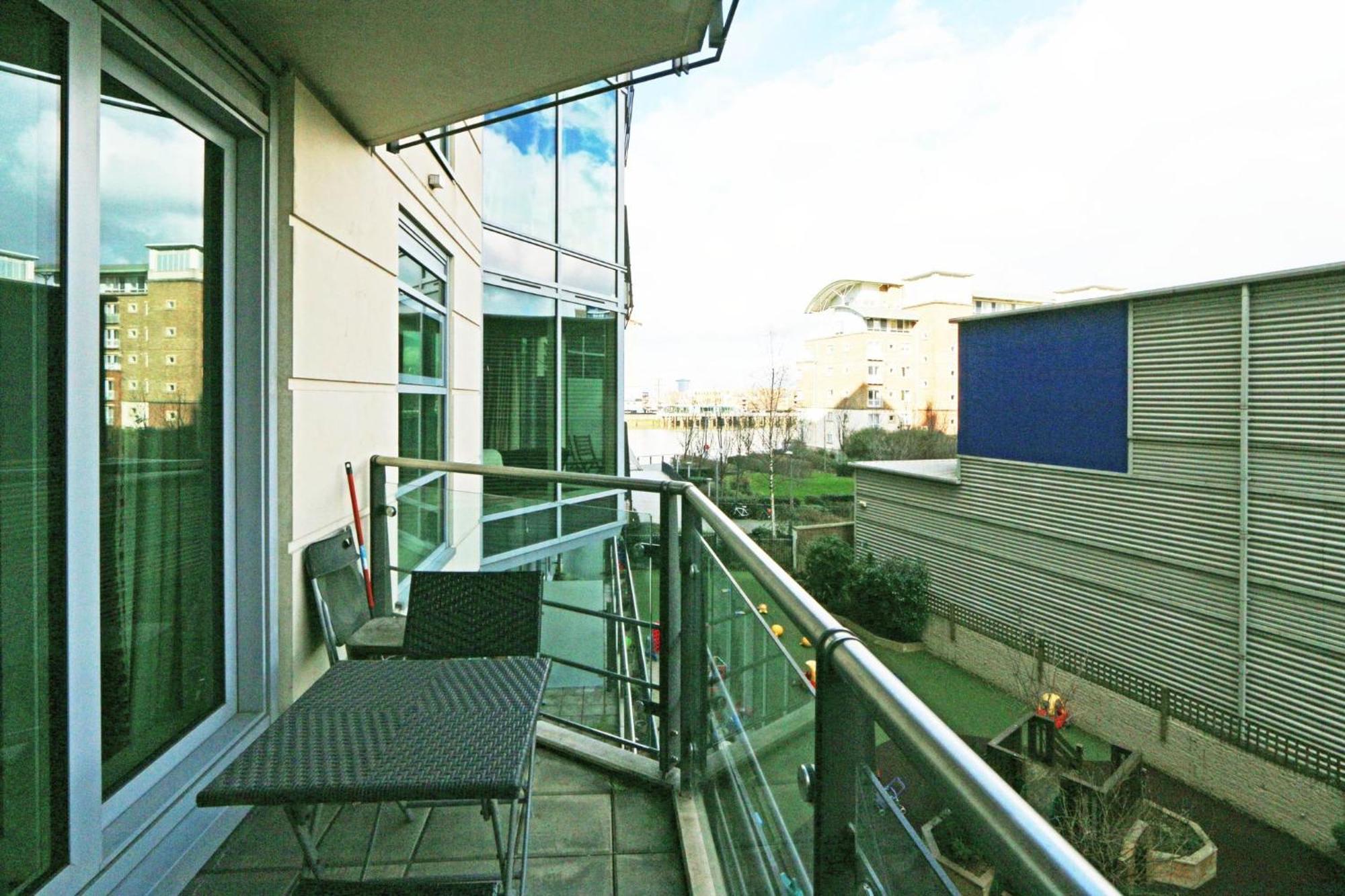 Riverside 1 Bed Apartment London