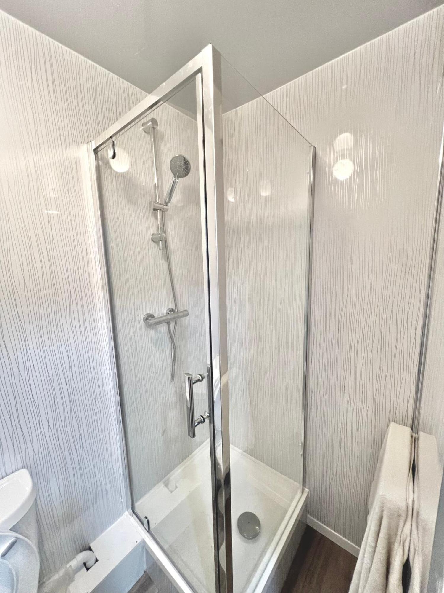 Complete Flat Netflix And Fast Wifi * London