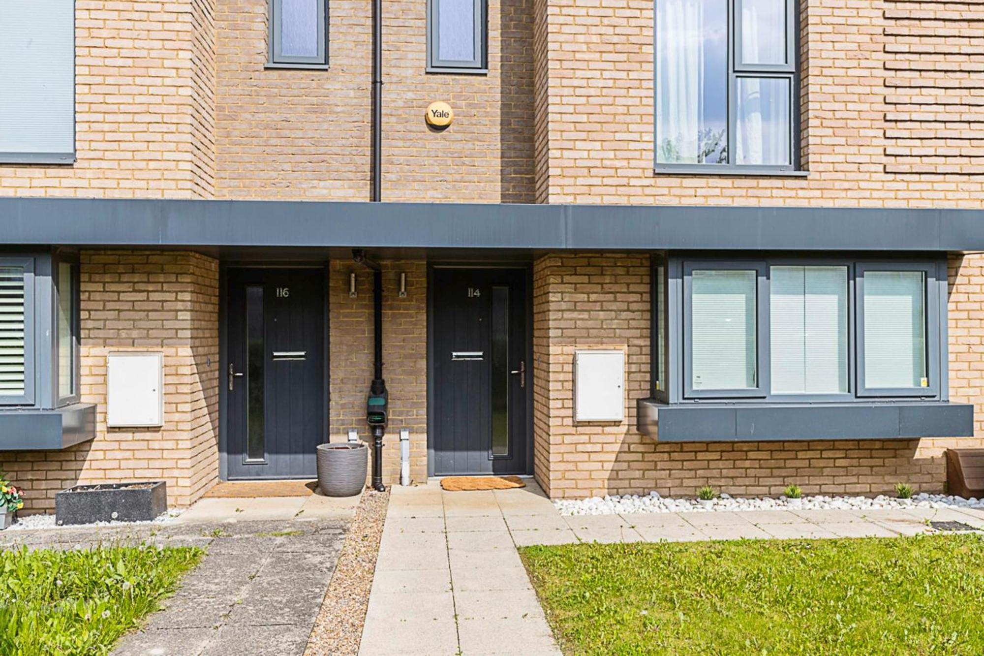 Semi-detached House With Modern Bespoke Interior Holiday home London