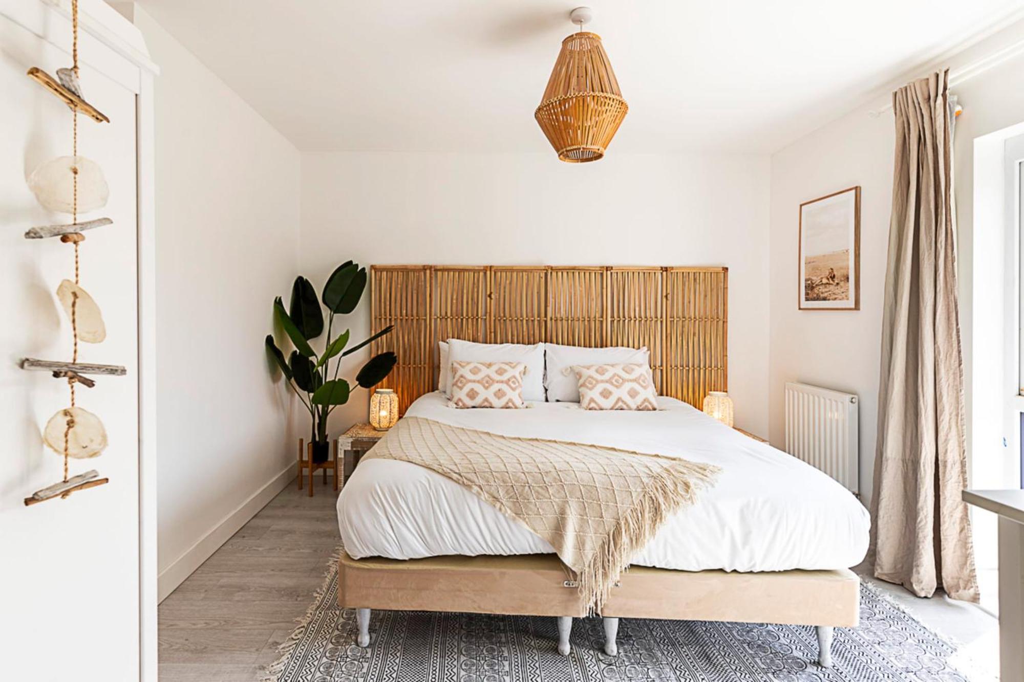 Semi-detached House With Modern Bespoke Interior Holiday home London