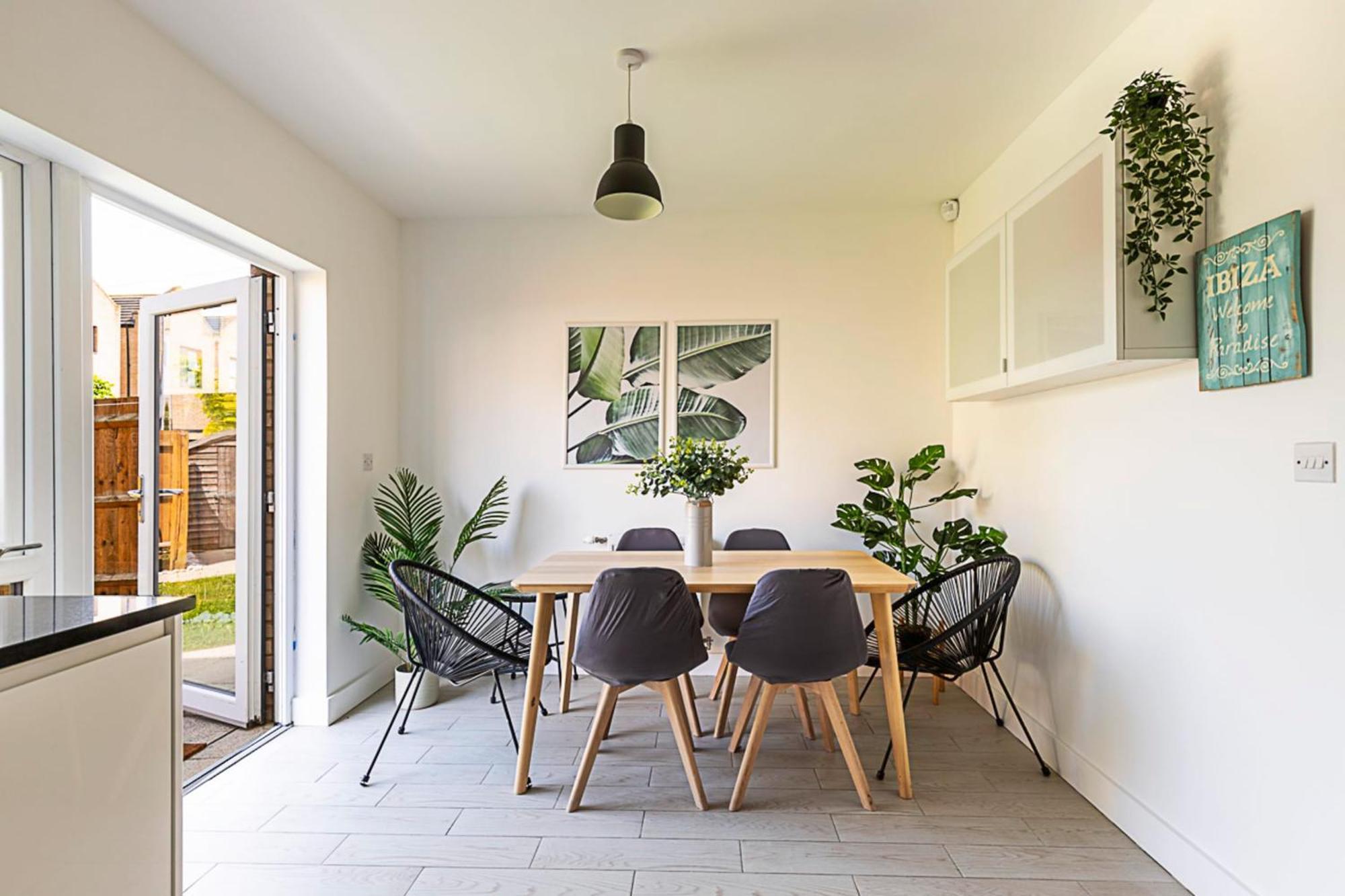Semi-detached House With Modern Bespoke Interior Holiday home London