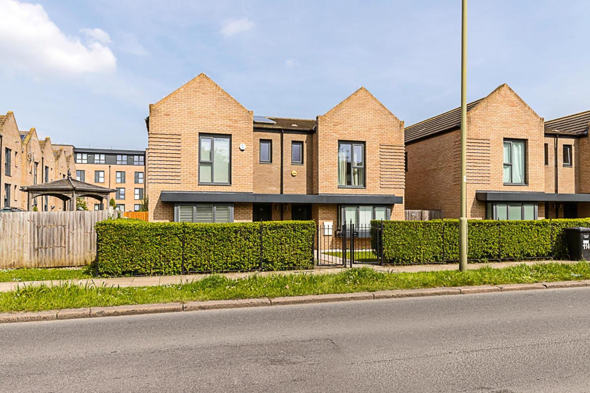 Holiday home Semi-detached House With Modern Bespoke Interior