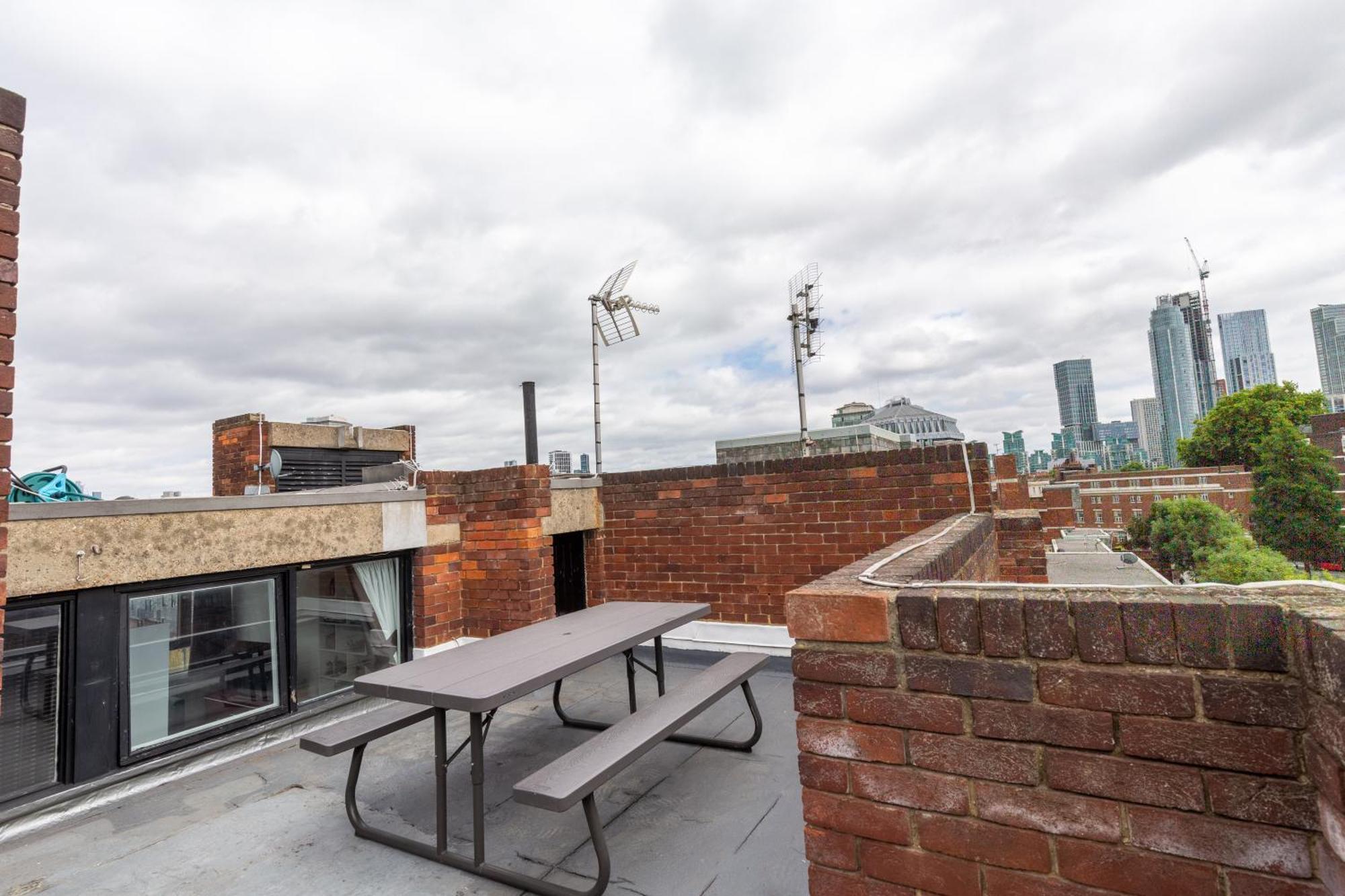 Unique Spacious Central 3 Bedroom With Rooftop Terrace Leilighet