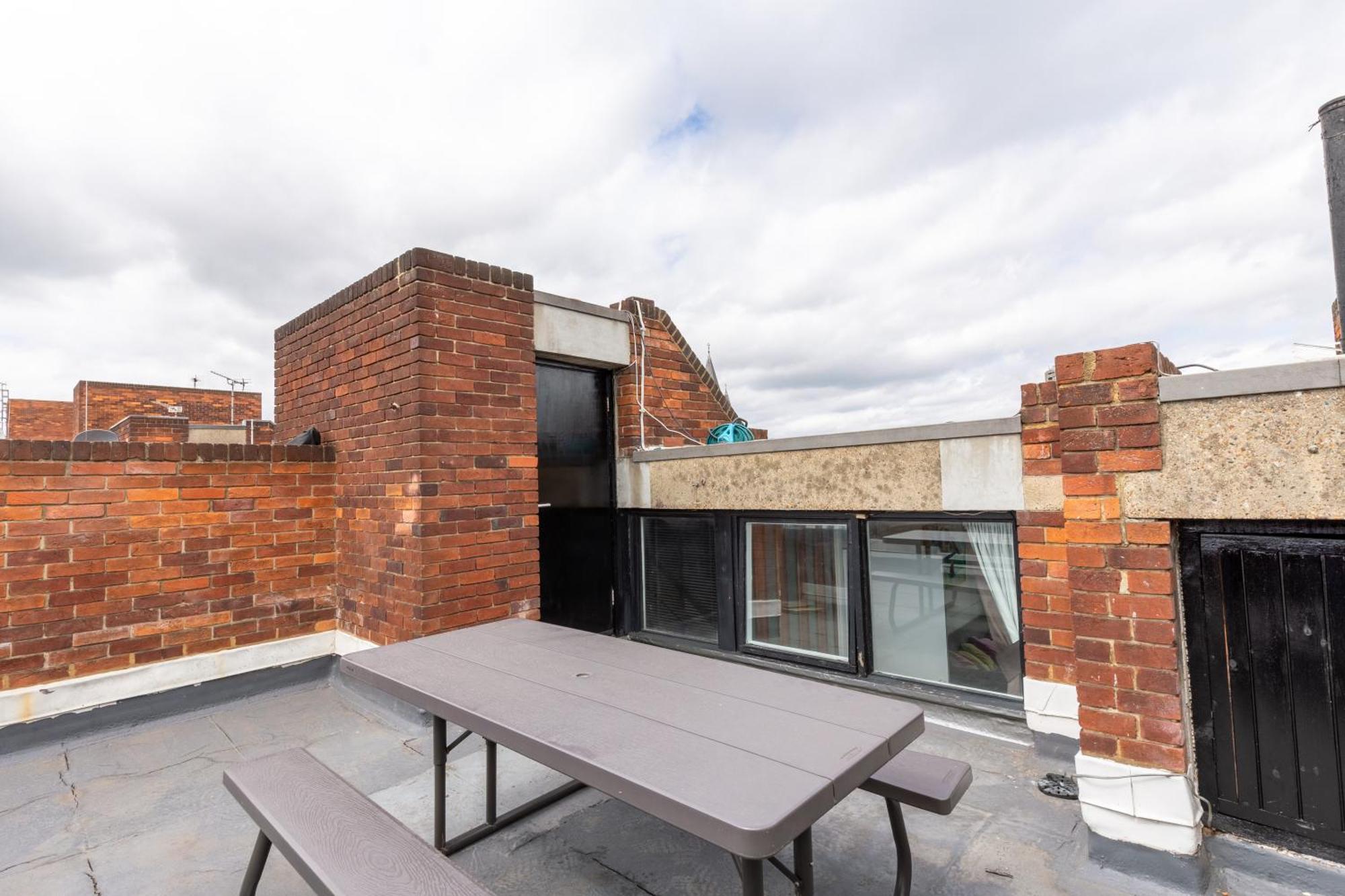 Unique Spacious Central 3 Bedroom With Rooftop Terrace Leilighet London