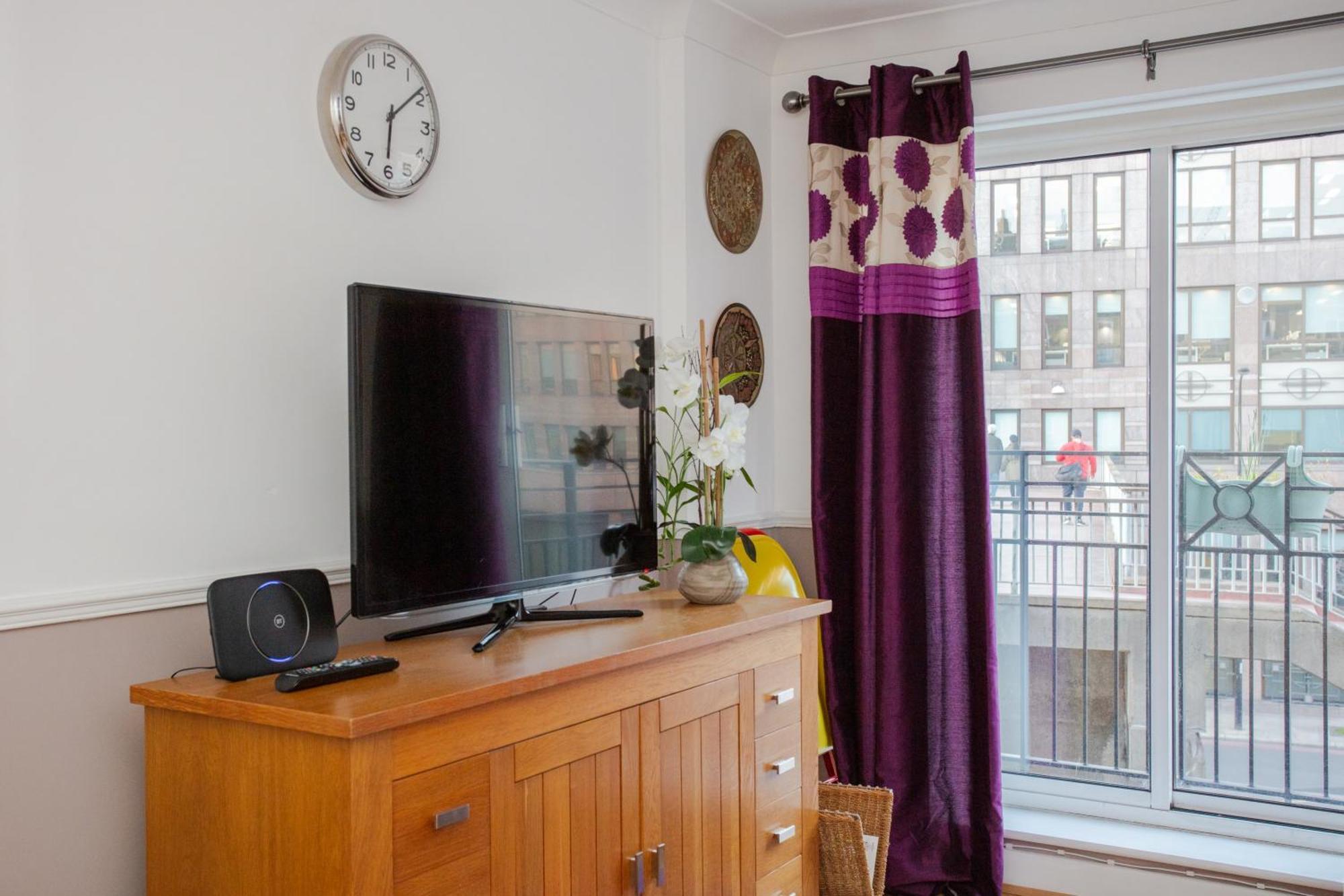 Apartment 1 Bedroom On The Riverbank Near St Paul's *