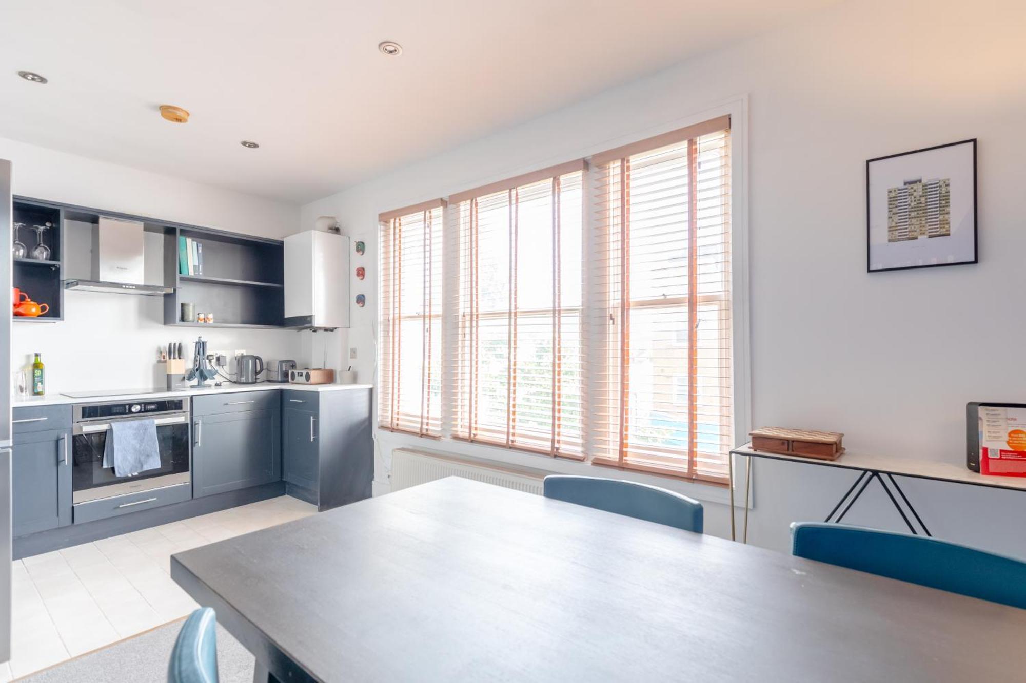 Spacious 2 Bedroom Retreat In East Dulwich Apartment *