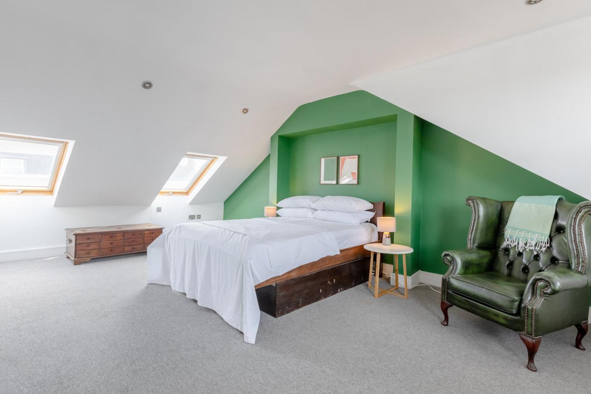 Spacious 2 Bedroom Retreat In East Dulwich Apartment