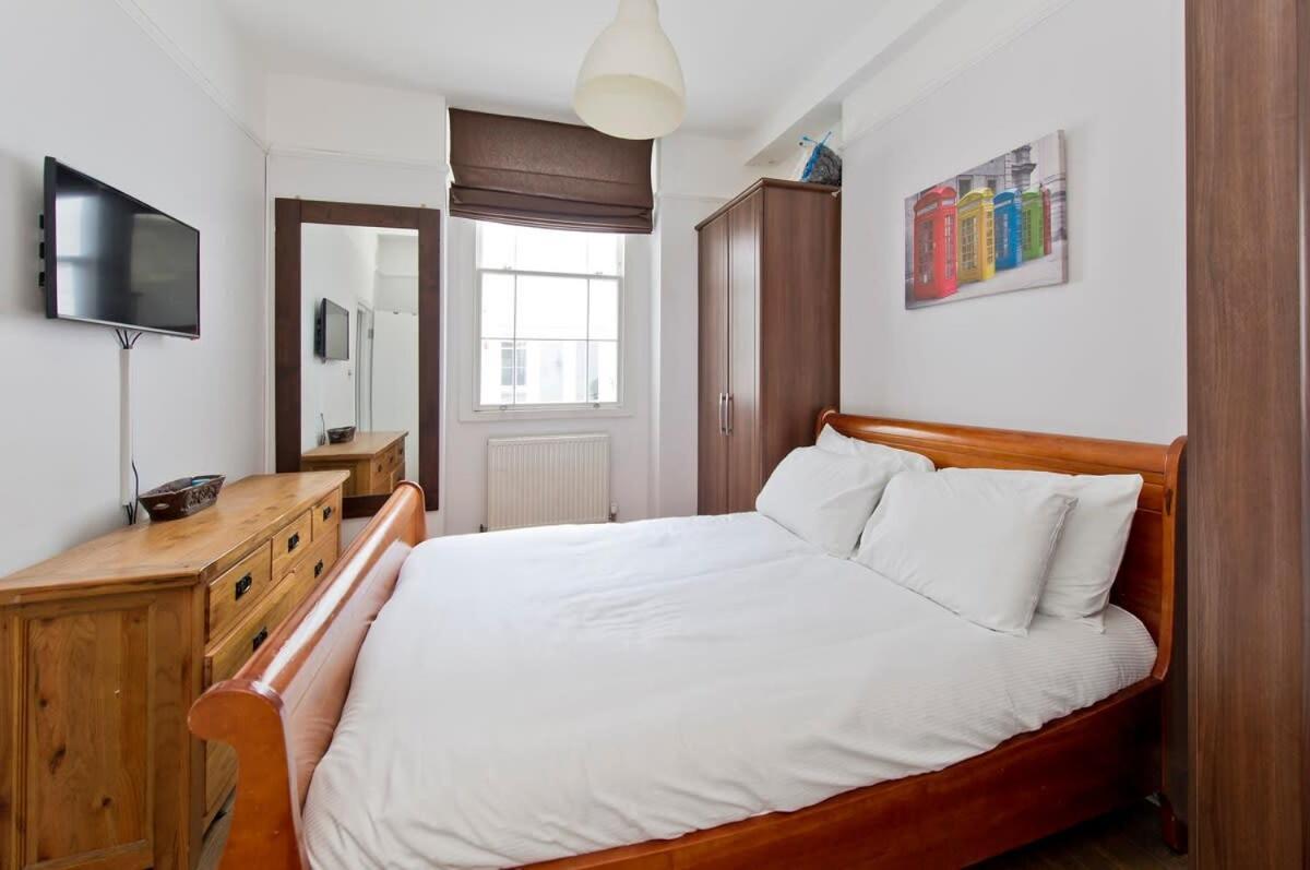 Charming 2-bed Near Buckingham Palace Appartement Londen