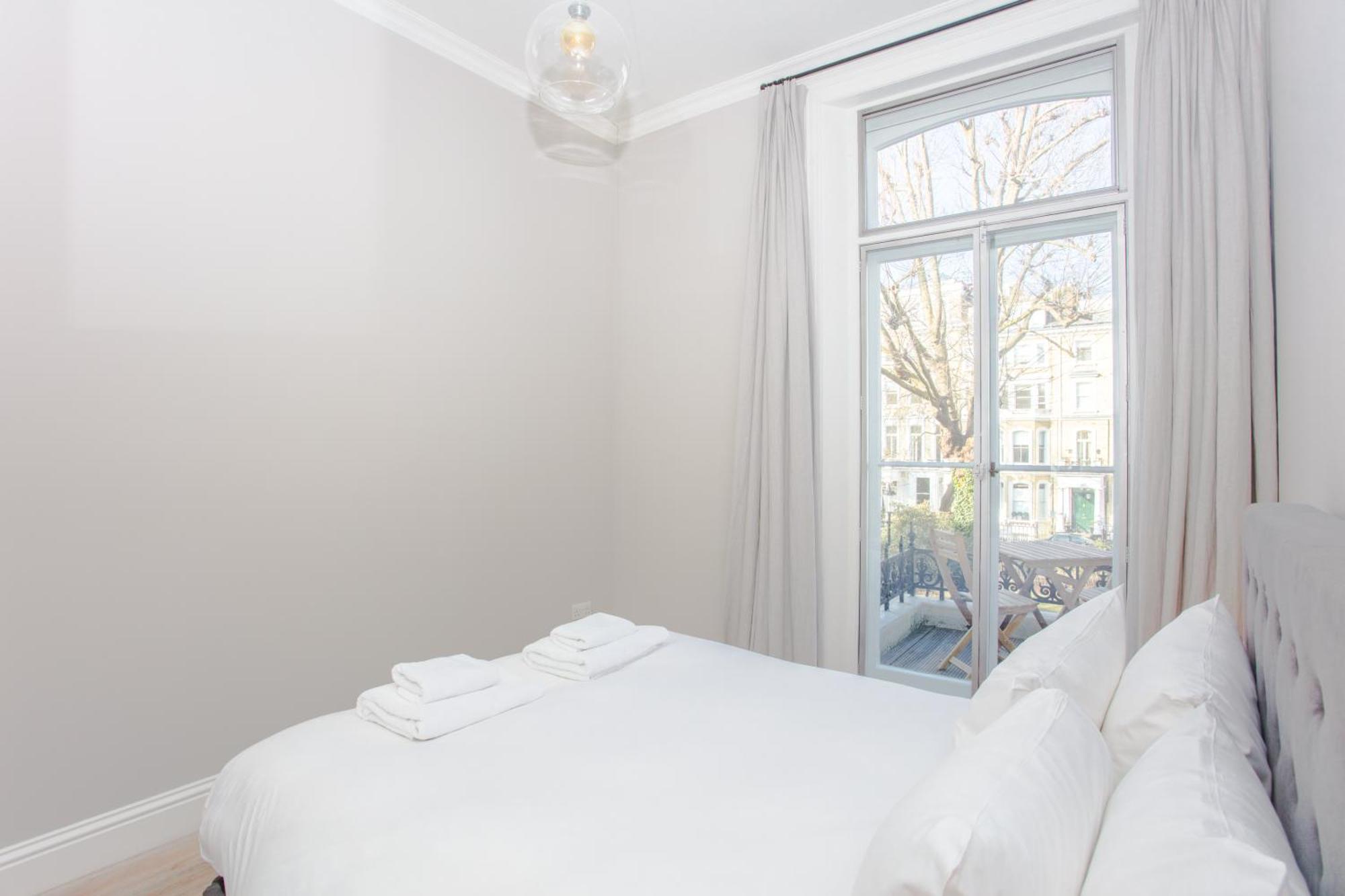 Apartment Modern & Spacious 1 Bedroom In *