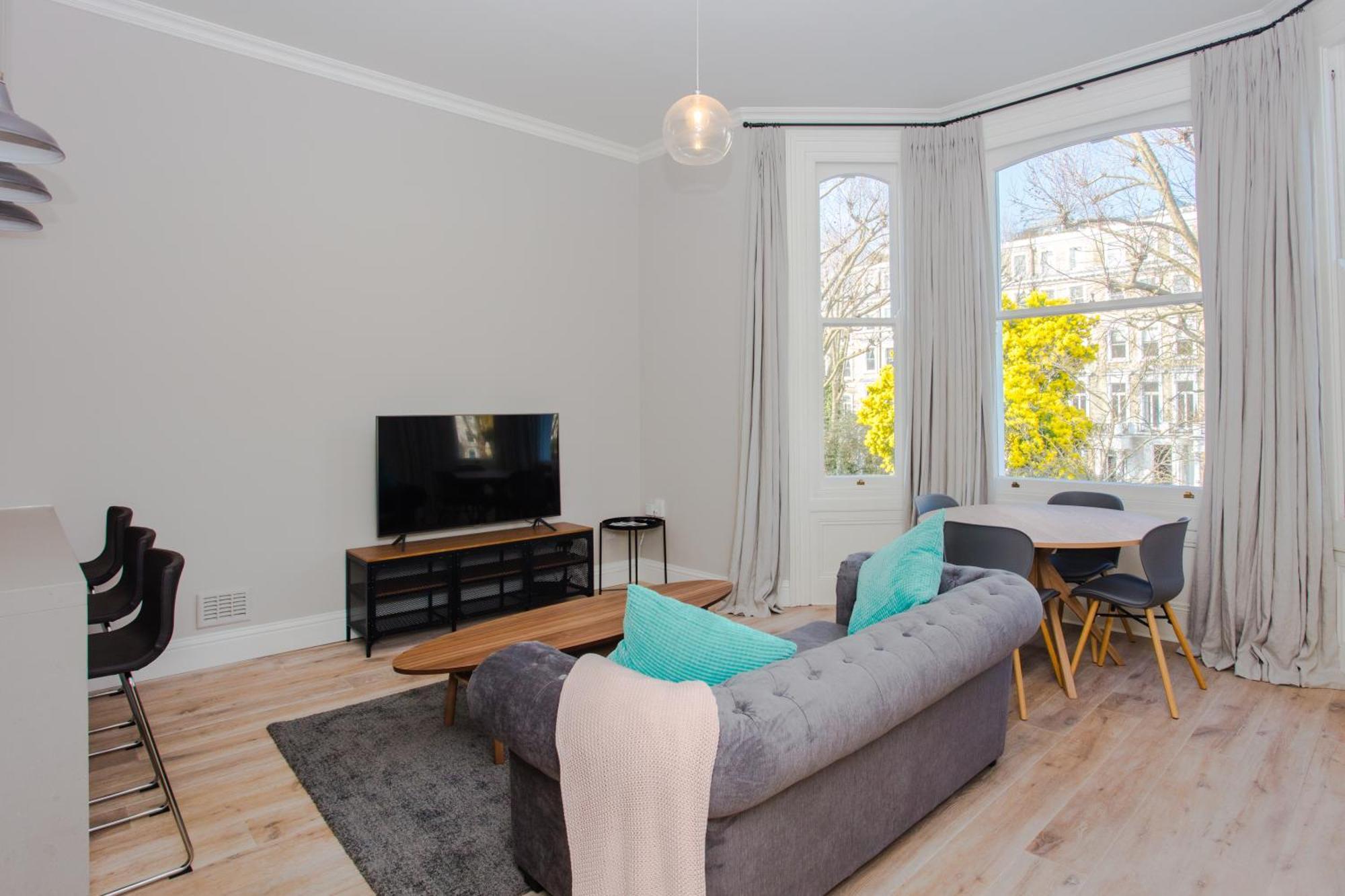 Modern & Spacious 1 Bedroom In Apartment *