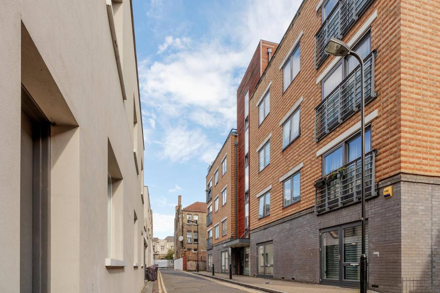 Modern 2 Bedroom In Homerton Apartment *