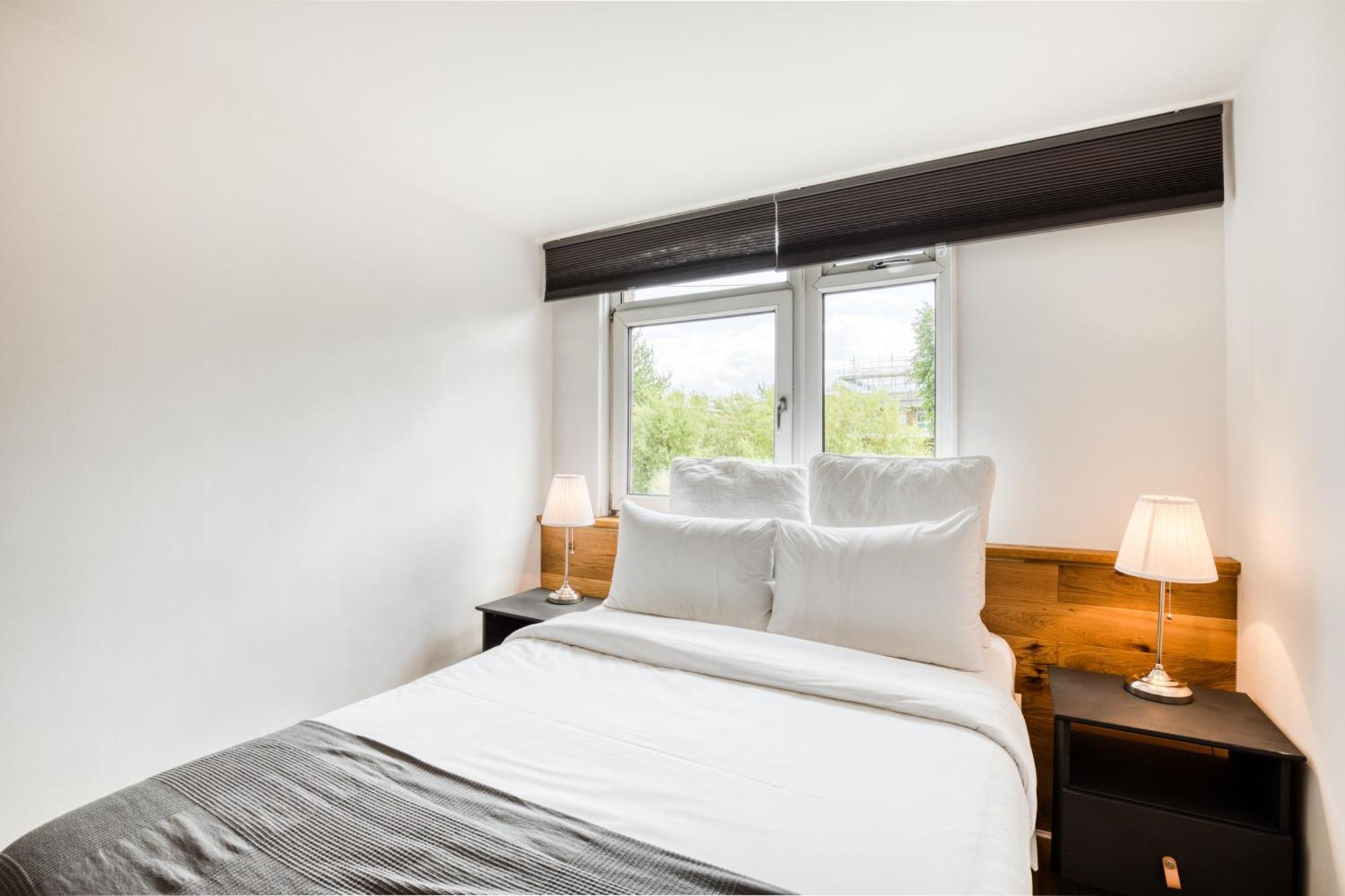 Homely 4 Bedroom House In Brixton Apartment *